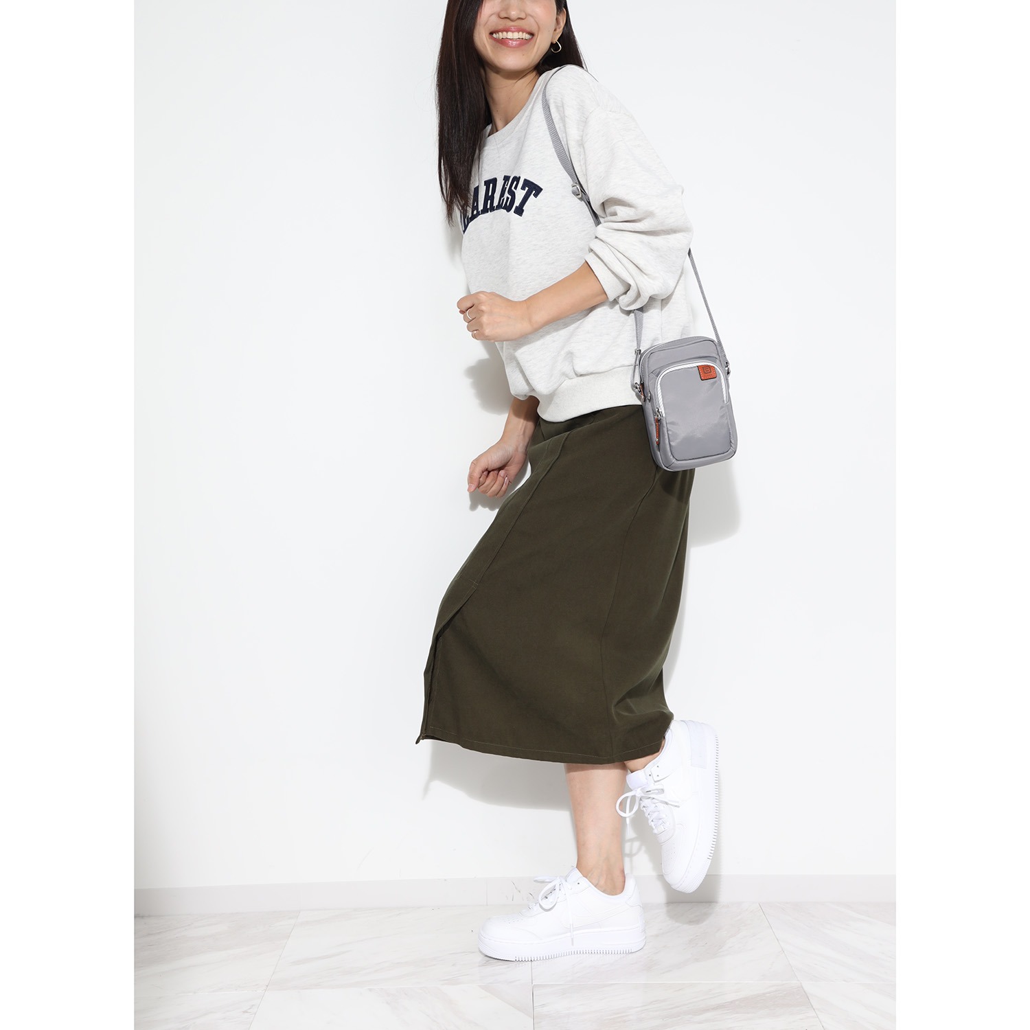 ビサイユ はっ水 レザーアクセント スマホポシェット