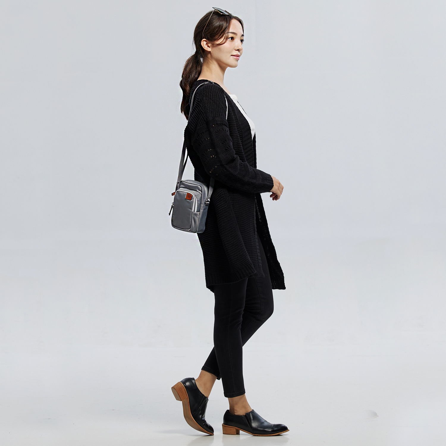 ビサイユ はっ水 レザーアクセント スマホポシェット