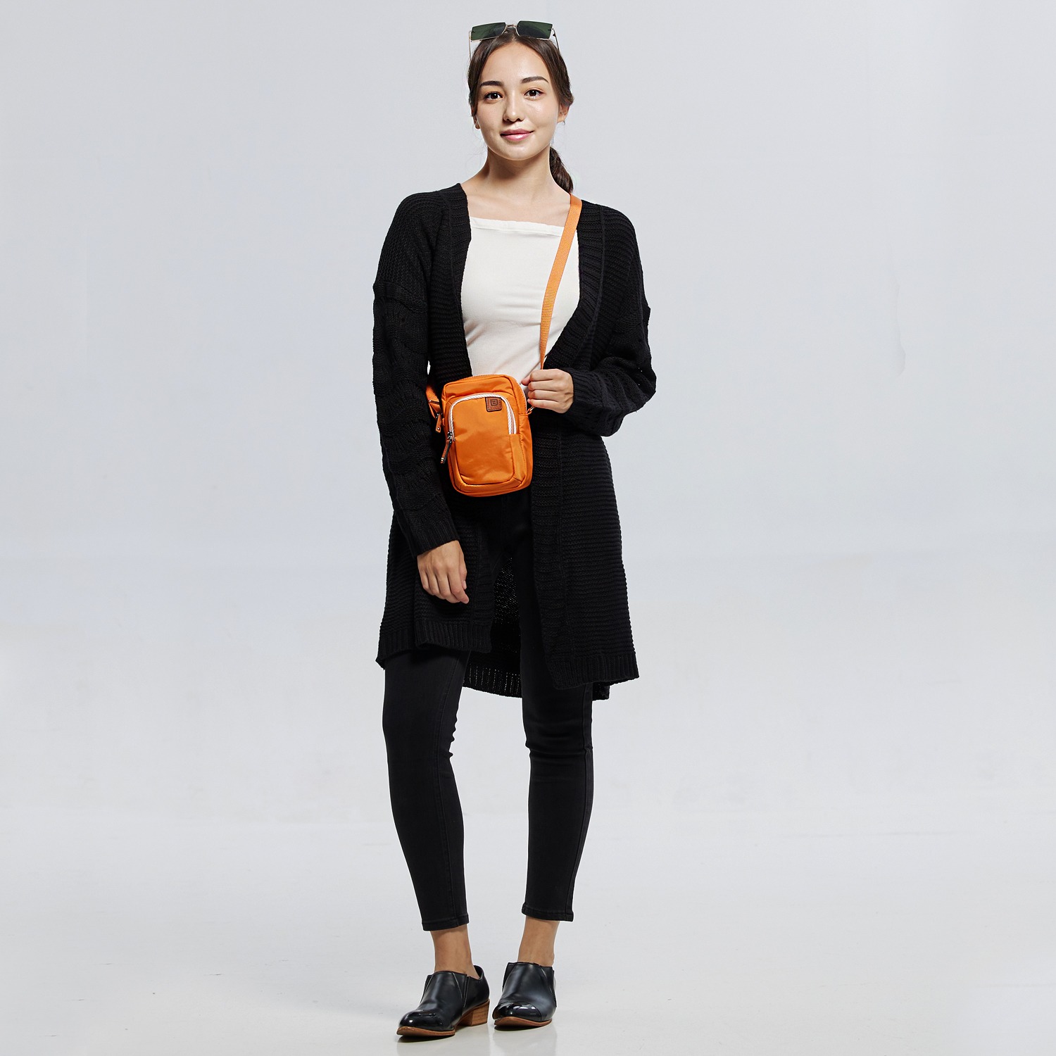 ビサイユ はっ水 レザーアクセント スマホポシェット