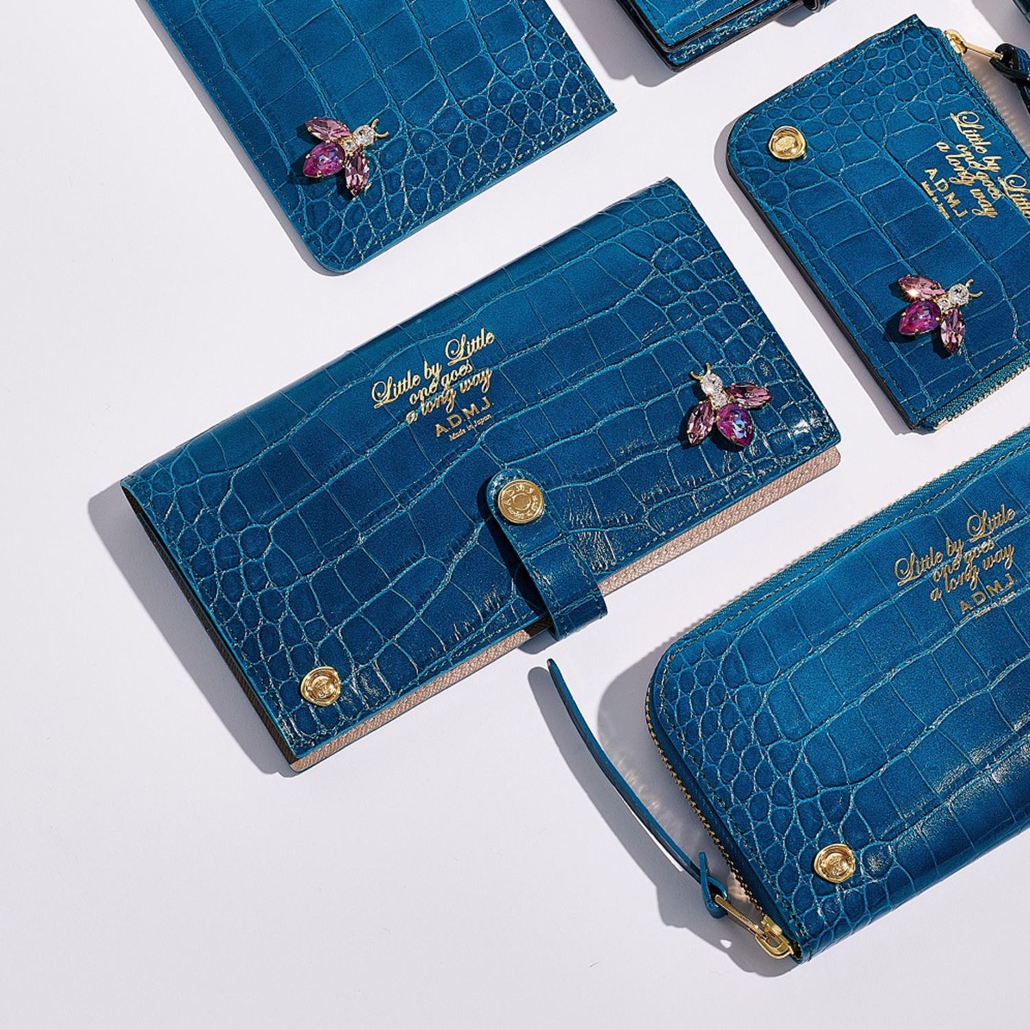 エーディーエムジェイ ＴＨＥ　ＢＥＥ 牛革クロコダイル型押し 横長ウォレット