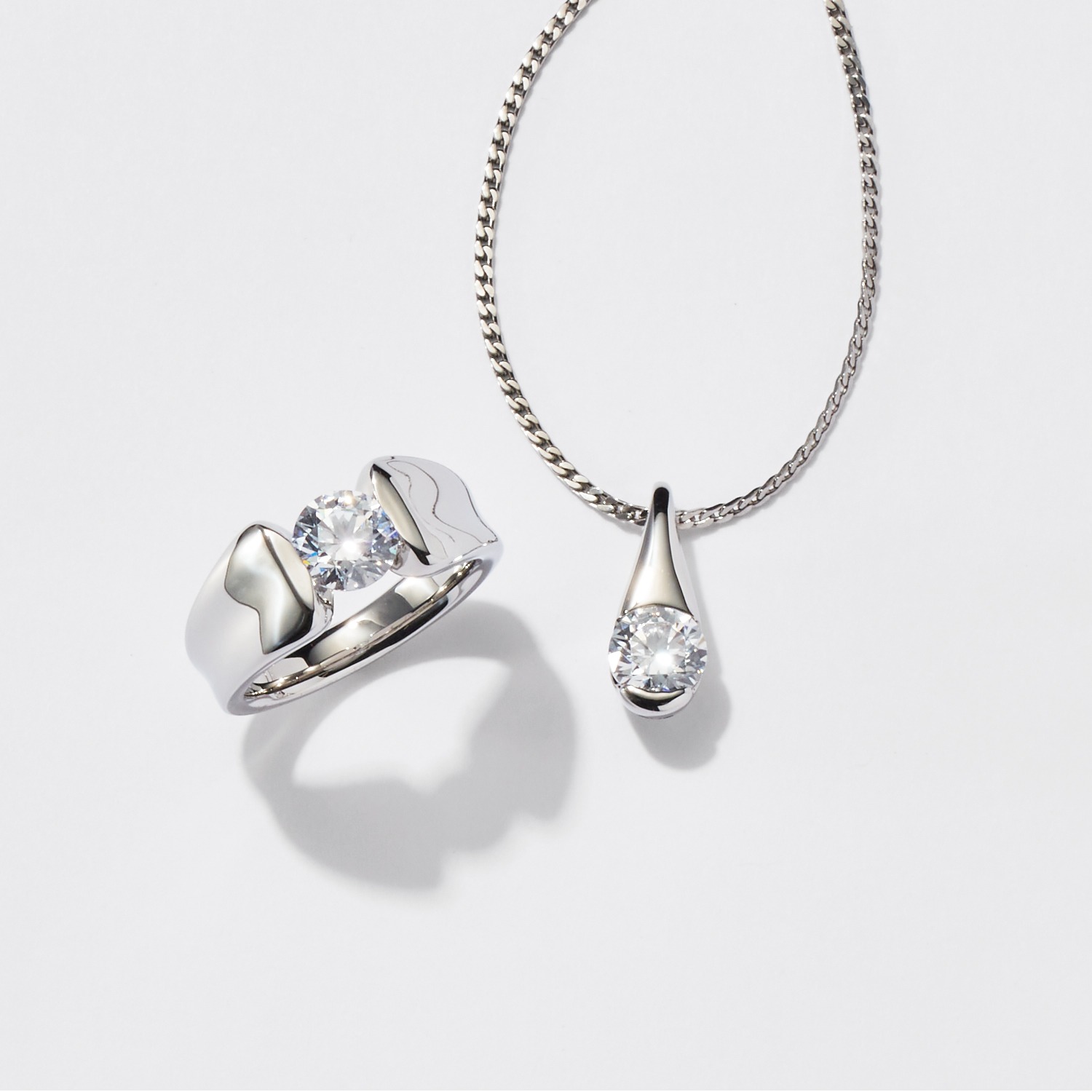 ステングレイス サージカルステンレス プレシオサ社製ＣＺ ボリューム ソリティアリング