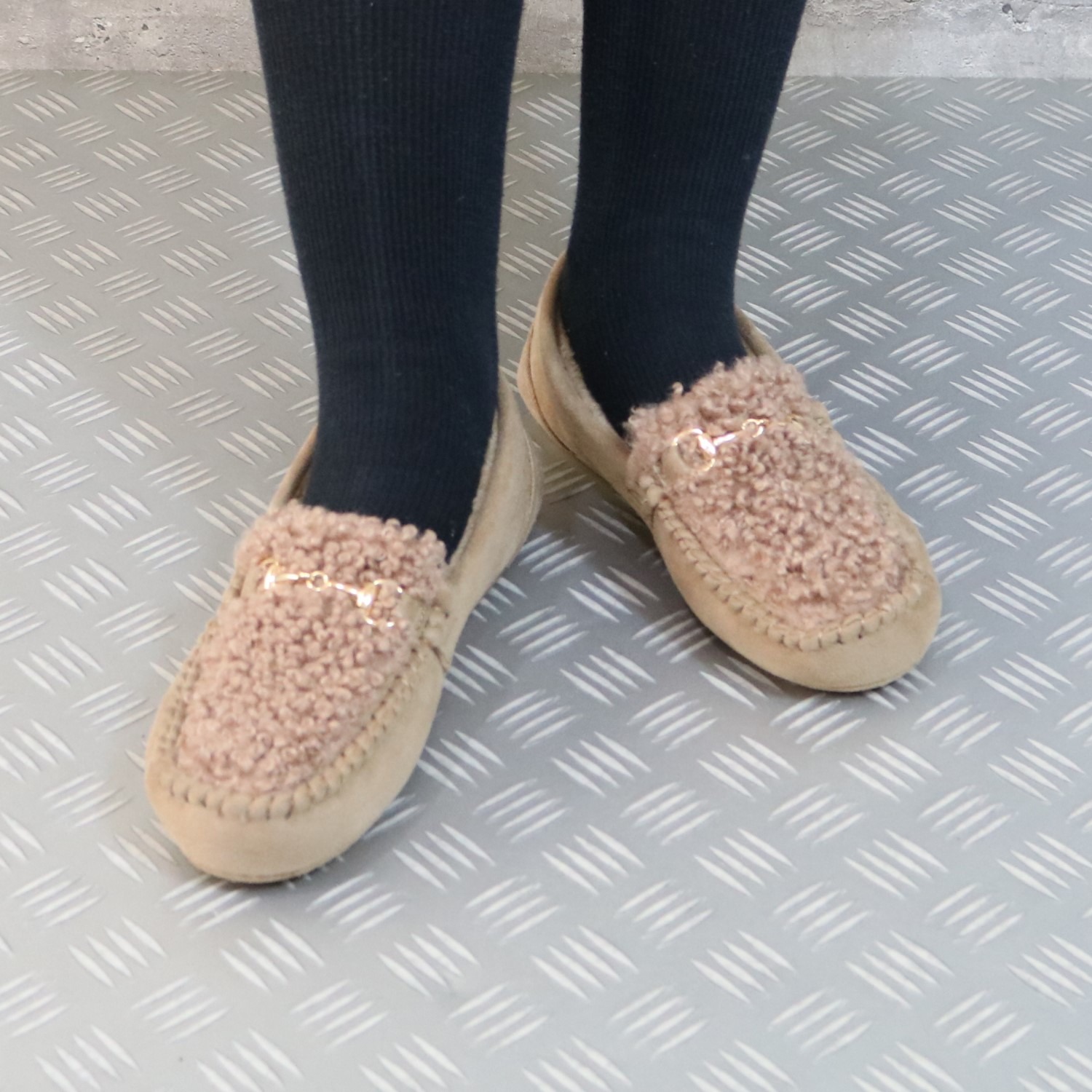 ズッカ　クラブ インナーフェイクファー もこもこビットローファー