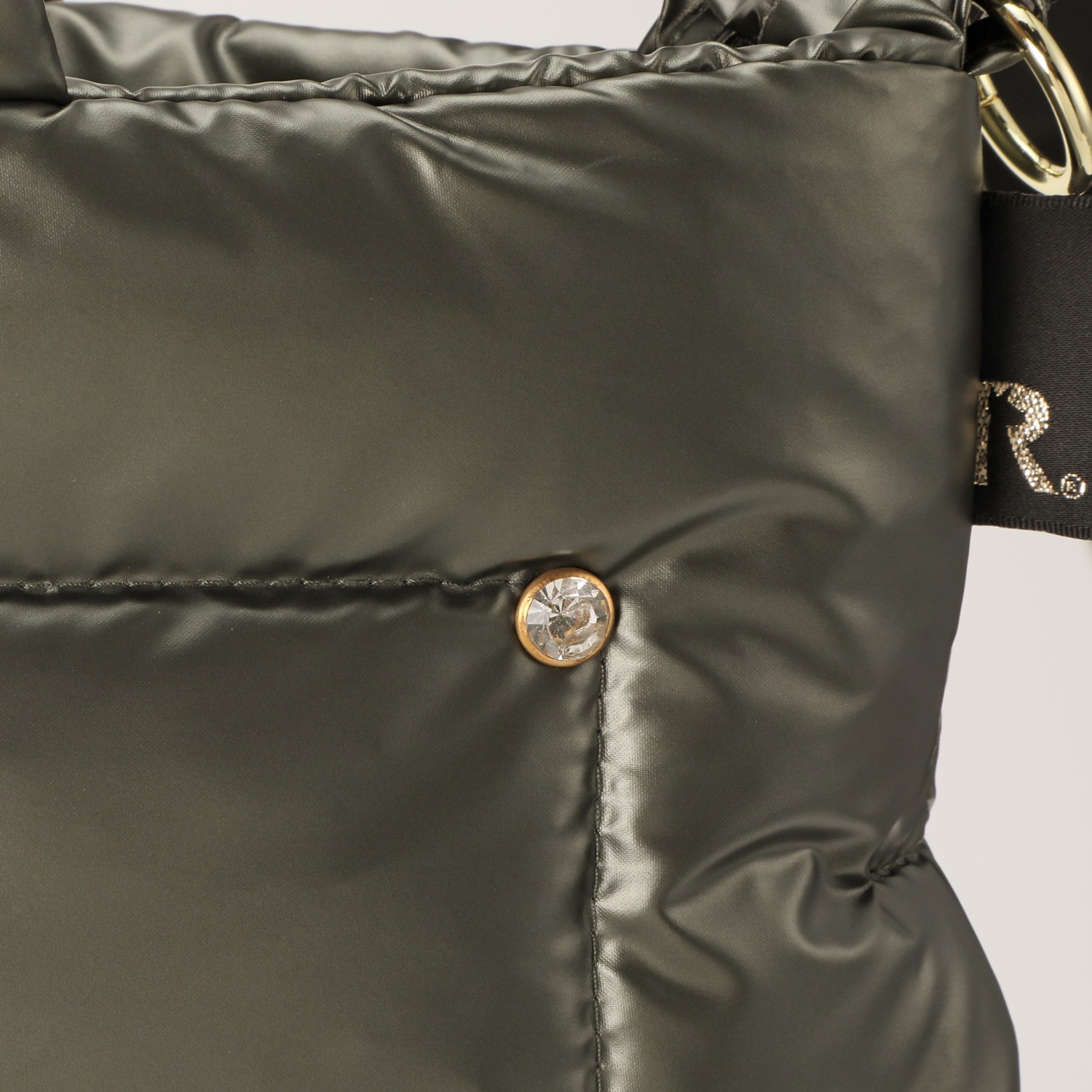 ルートート ダウンとフェザーで ふんわり軽く暖かい Ａ４サイズも楽々収納 デザインストラップ付 ２ウェイトートバッグ