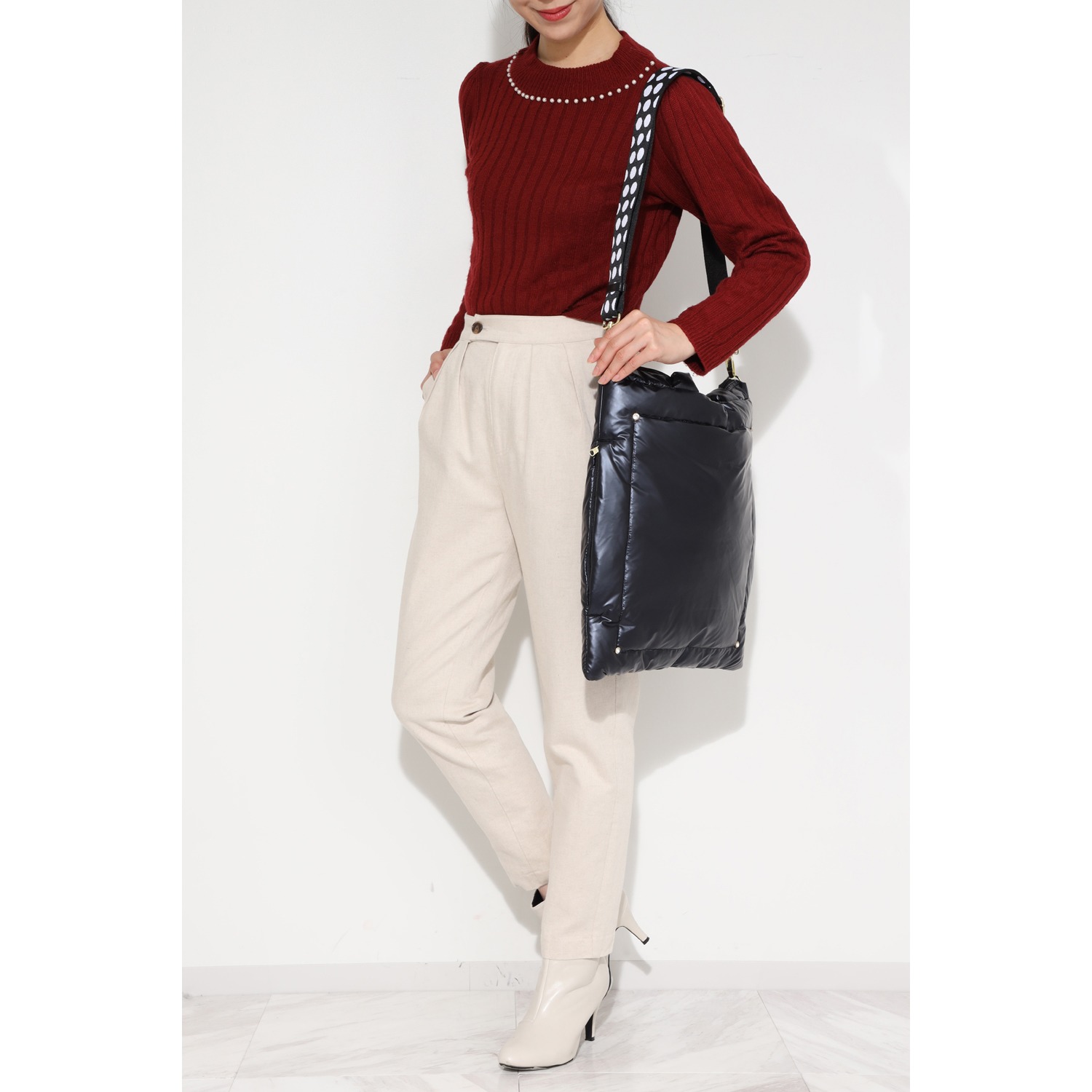 ルートート ダウンとフェザーで ふんわり軽く暖かい Ａ４サイズも楽々収納 デザインストラップ付 ２ウェイトートバッグ