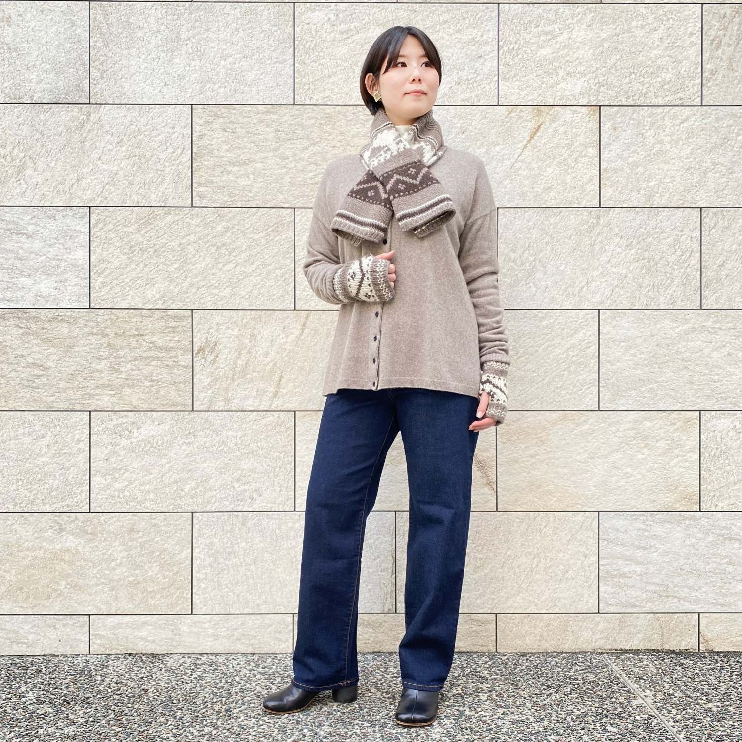 トレエッセ 無染色ヤク１００％ 手編みカウチンニット コンパクトティペット