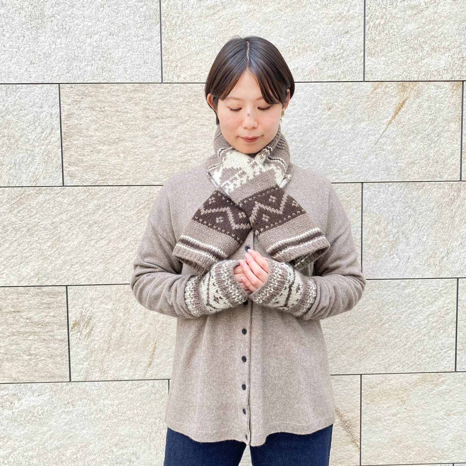 トレエッセ 無染色ヤク１００％ 手編みカウチンニット コンパクトティペット