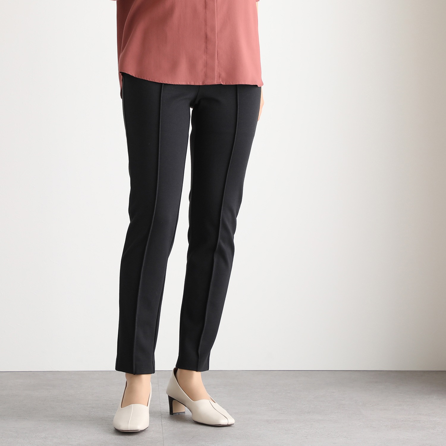 ピーツー 吸湿発熱・吸放湿 ポンチ ハイピンタック スリムパンツ