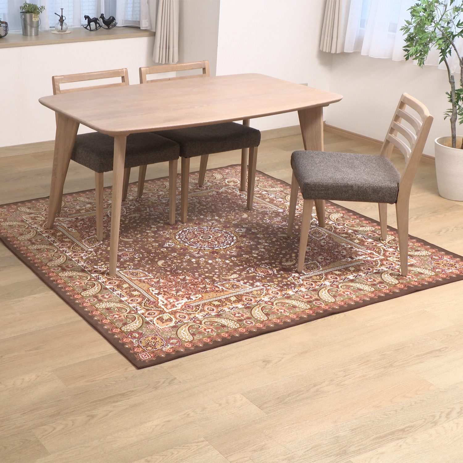 ＜１９０×１９０ｃｍ＞洗えてお手入れ簡単！ ペルシャンデザイン カーペット “シャントゥール” 