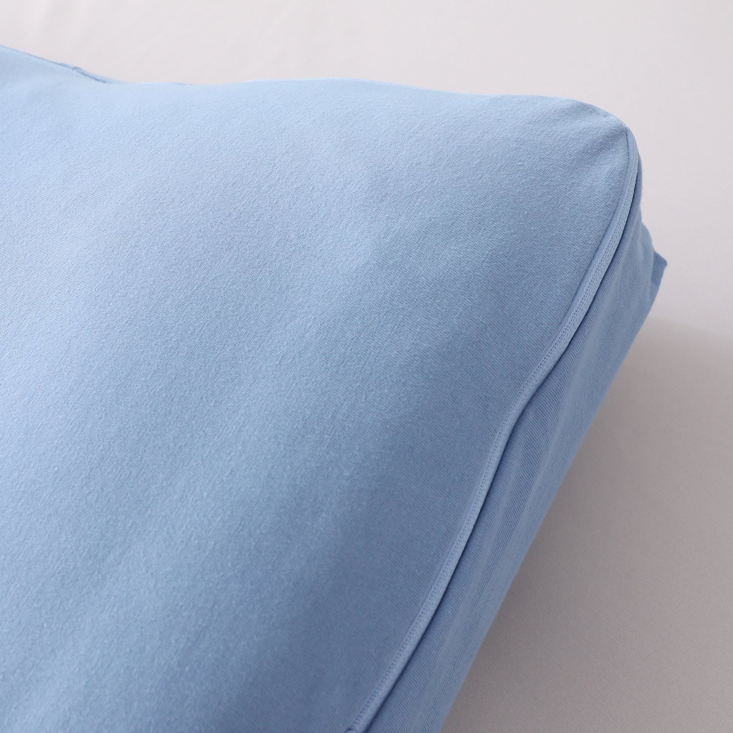 デンマーク発！ 両サイドが高くなる 特殊形状で 包み込まれるような寝心地 フォスフレイクス サイレントハグピロー カバー付