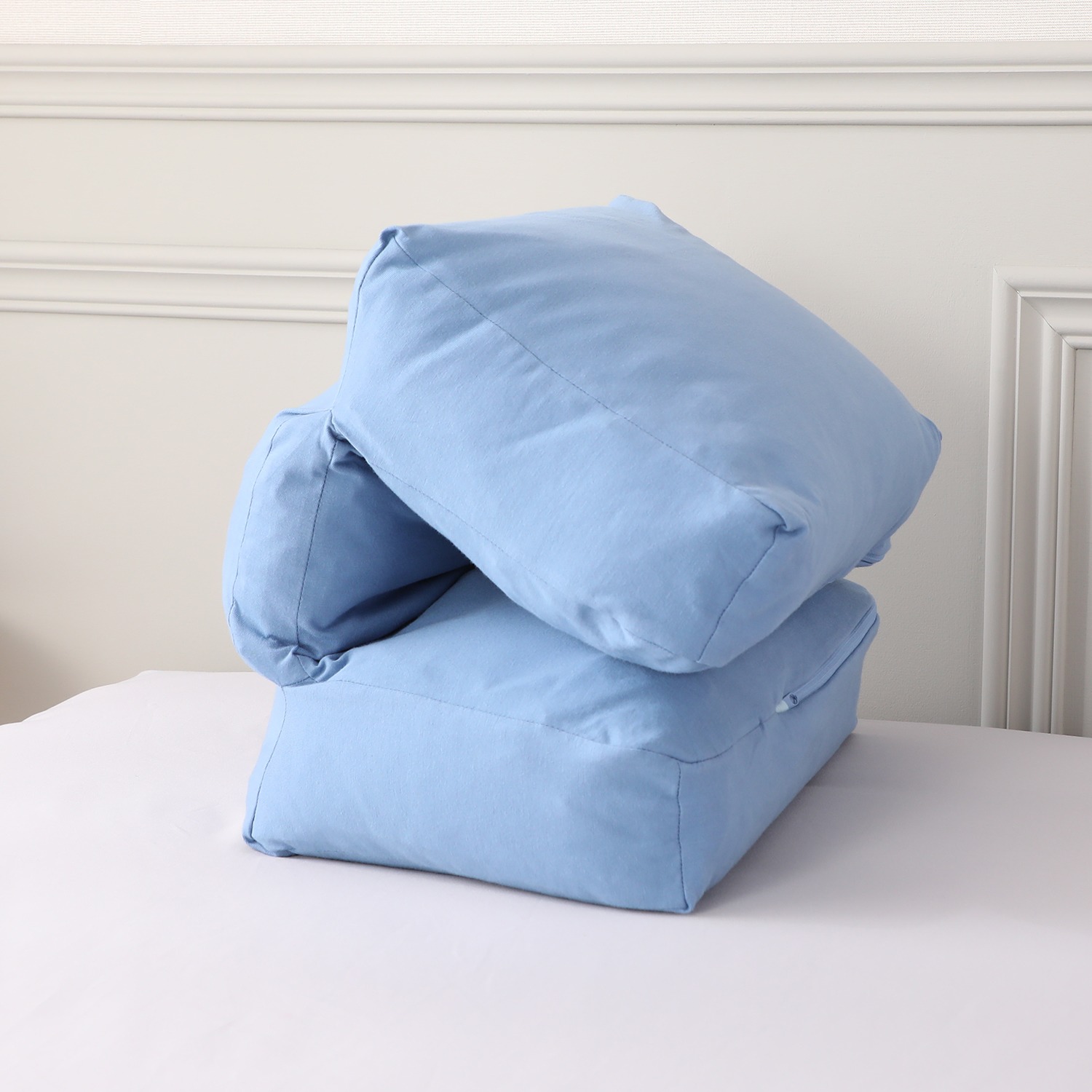 デンマーク発！ 両サイドが高くなる 特殊形状で 包み込まれるような寝心地 フォスフレイクス サイレントハグピロー カバー付