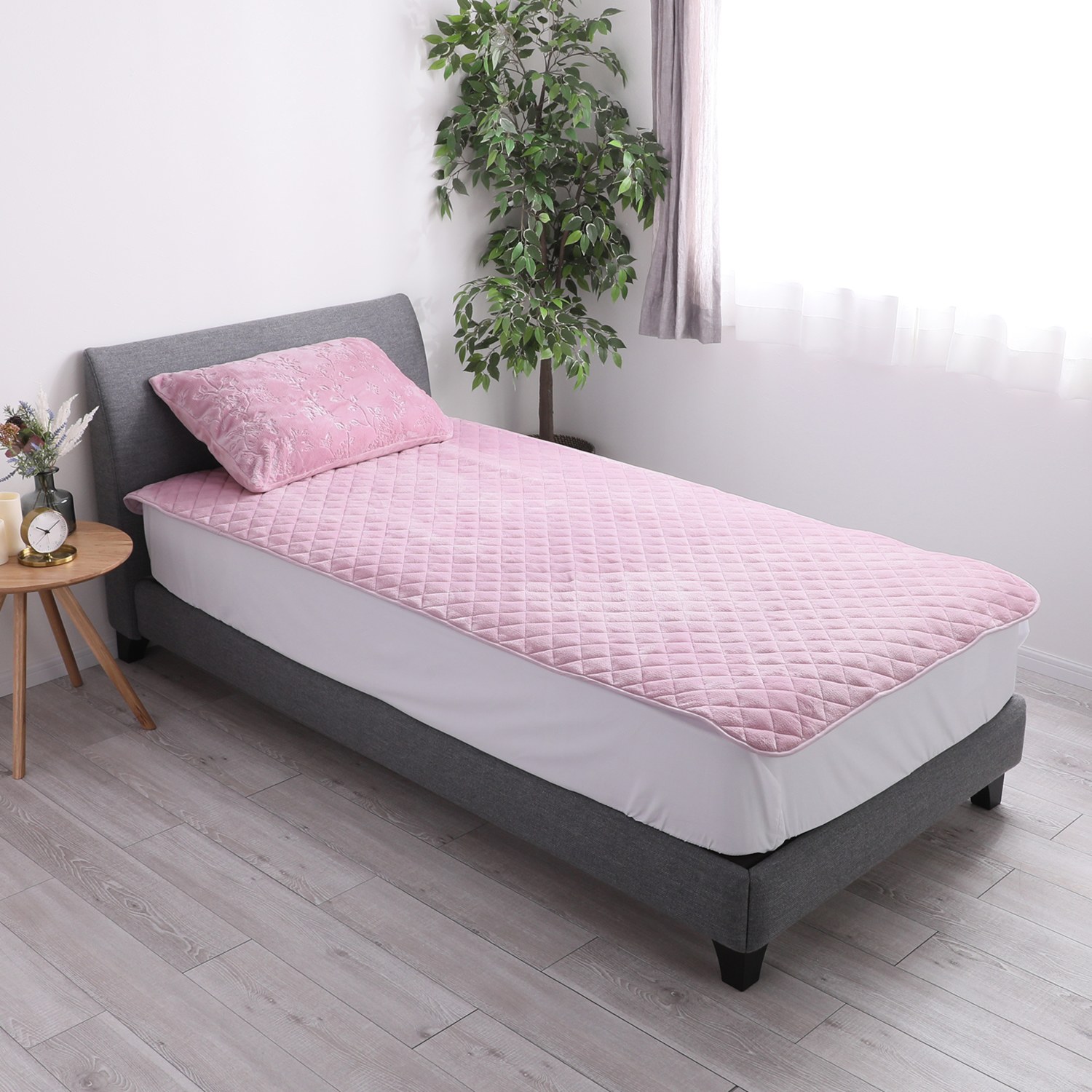 ＜シングル＞西川 とろける 極上ファータッチ あったか吸湿発熱 ウォームラヴ 敷きパッド 