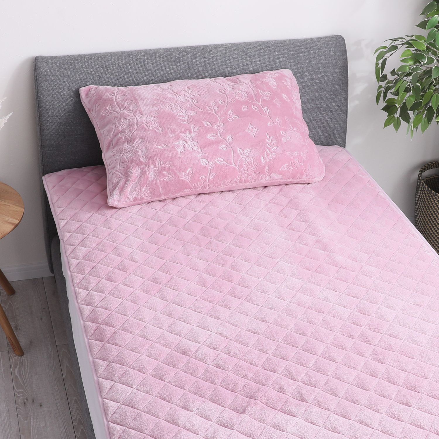 ＜シングル＞西川 とろける 極上ファータッチ あったか吸湿発熱 ウォームラヴ 敷きパッド 