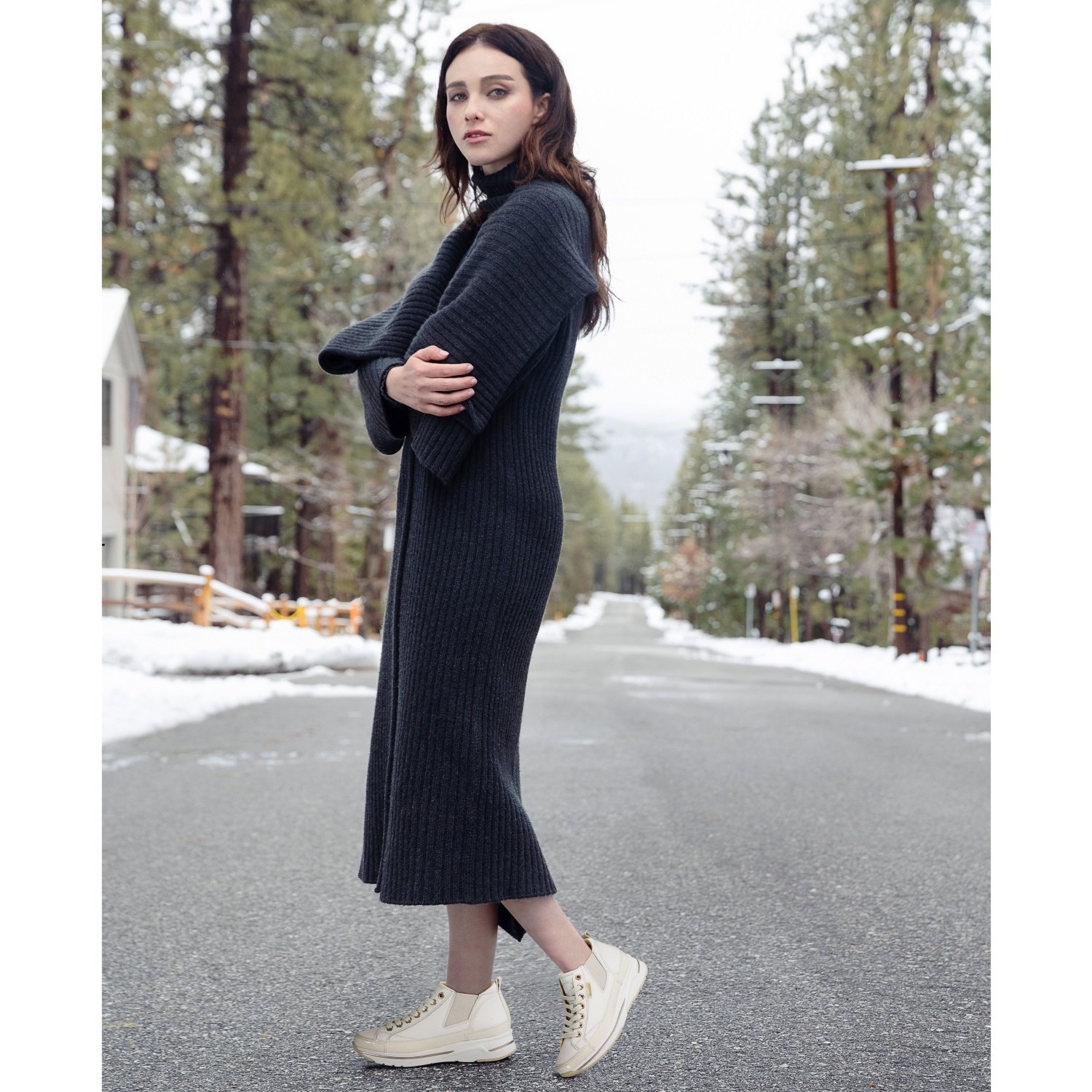 ブソラ ソフトレザー ミッドカット サイドゴアスニーカー