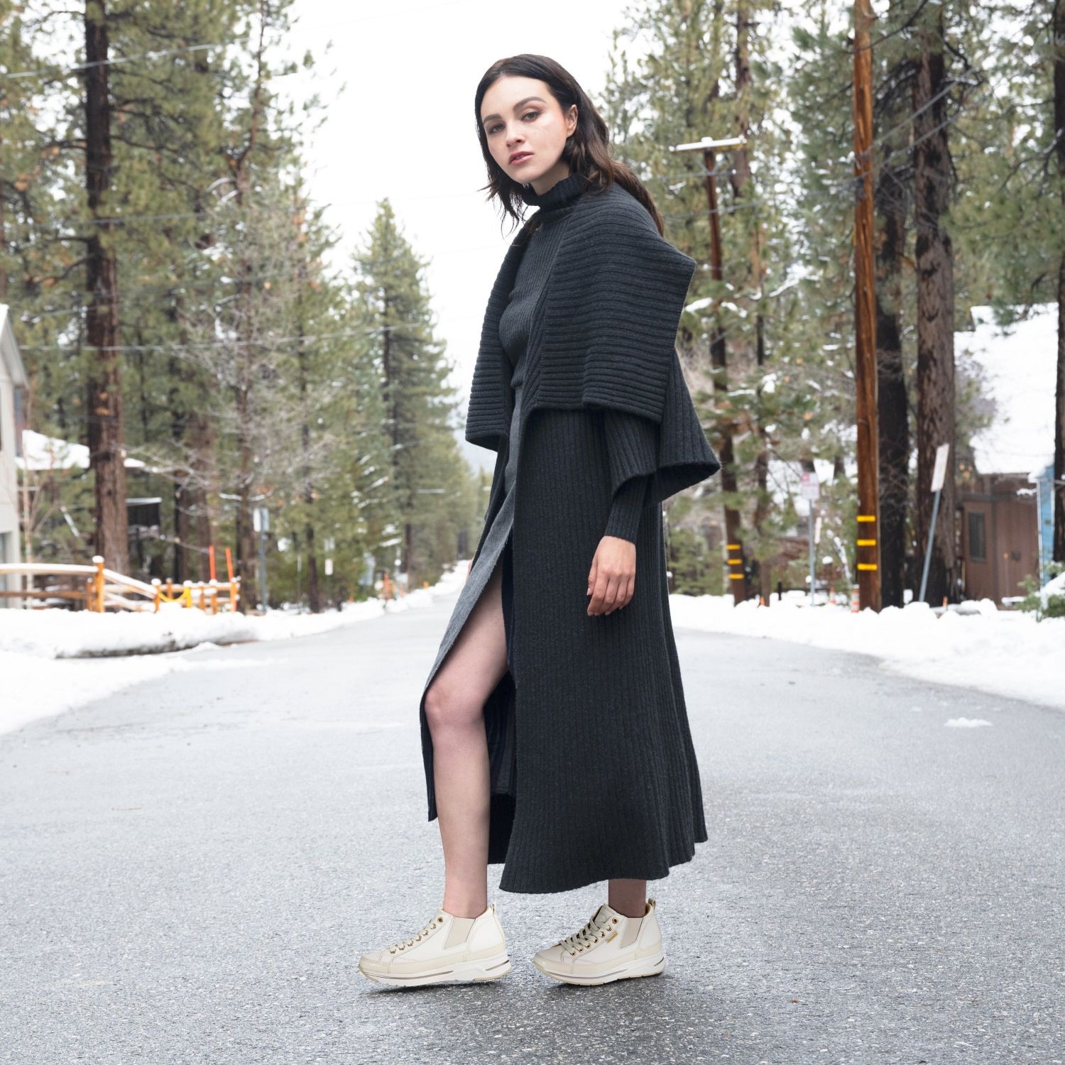 ブソラ ソフトレザー ミッドカット サイドゴアスニーカー