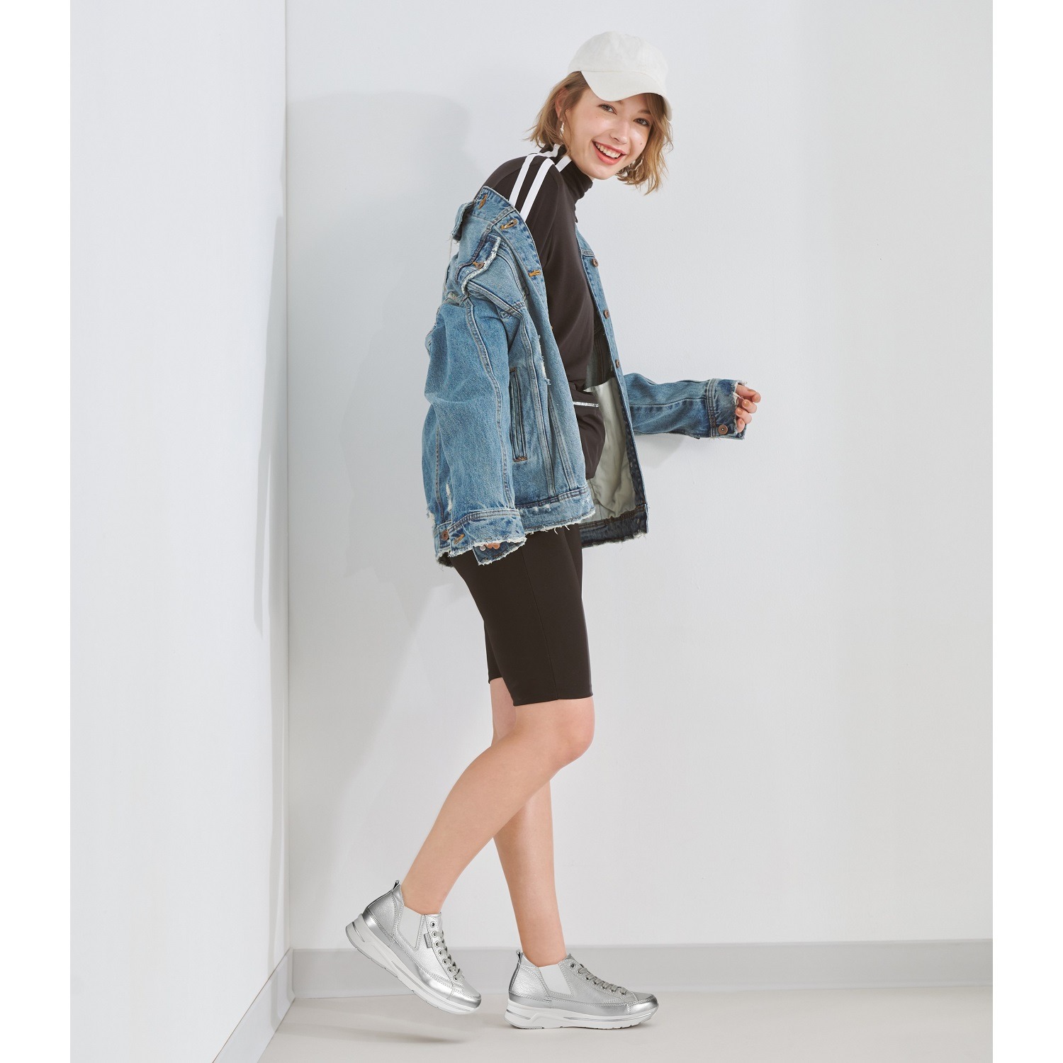 ブソラ ソフトレザー ミッドカット サイドゴアスニーカー