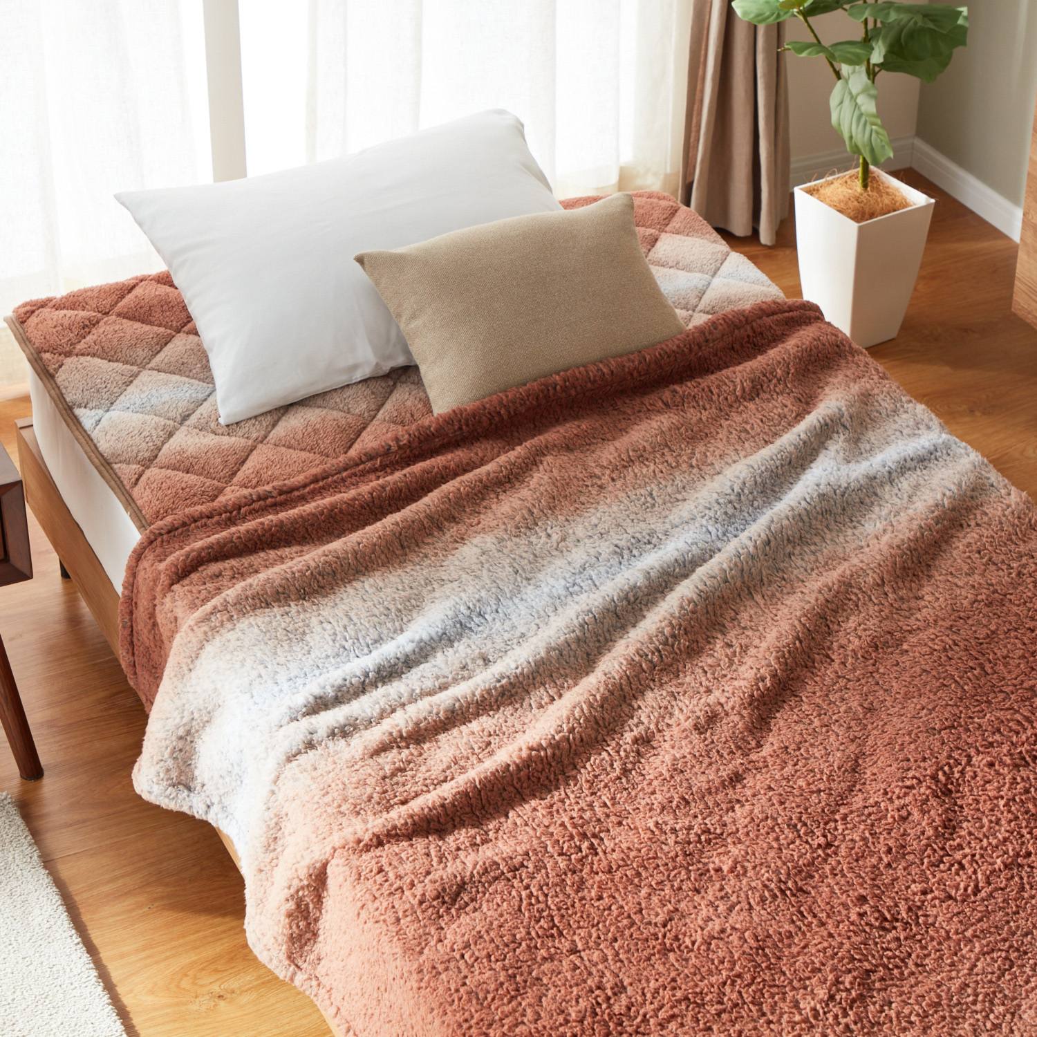 ＜ダブル＞西川 軽くてふわふわ！ 抗菌・消臭・蓄熱 もこもふブランケット