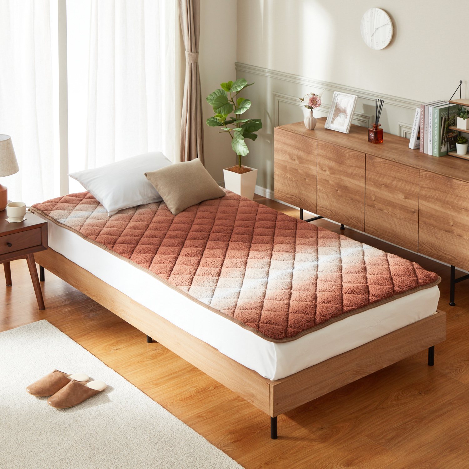 ＜ダブル＞西川 抗菌・消臭・蓄熱 もこもふ敷きパッド