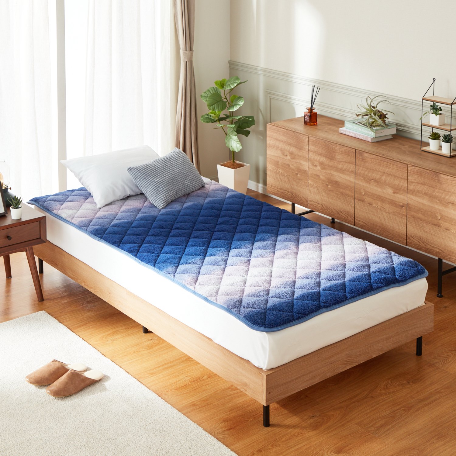 ＜ダブル＞西川 抗菌・消臭・蓄熱 もこもふ敷きパッド