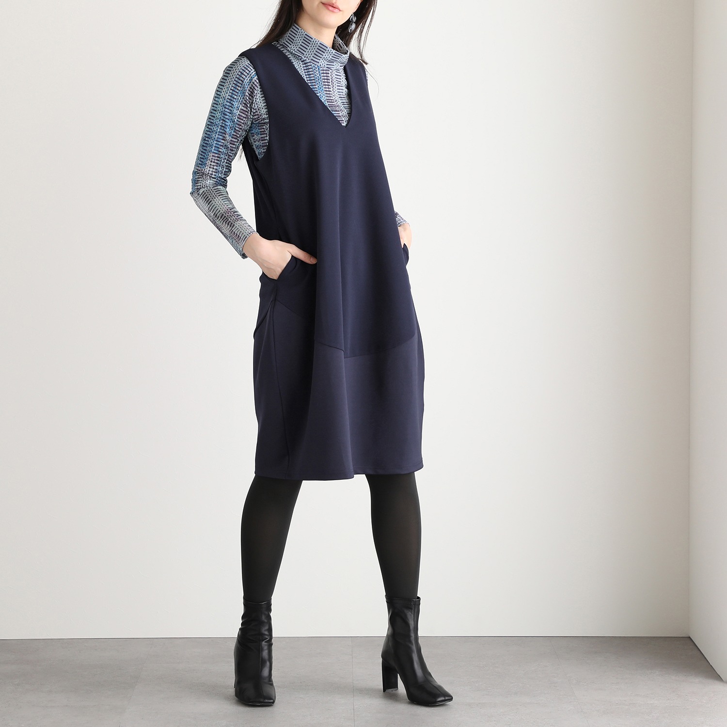 ダジュール Ｖネック ジャンパースカート