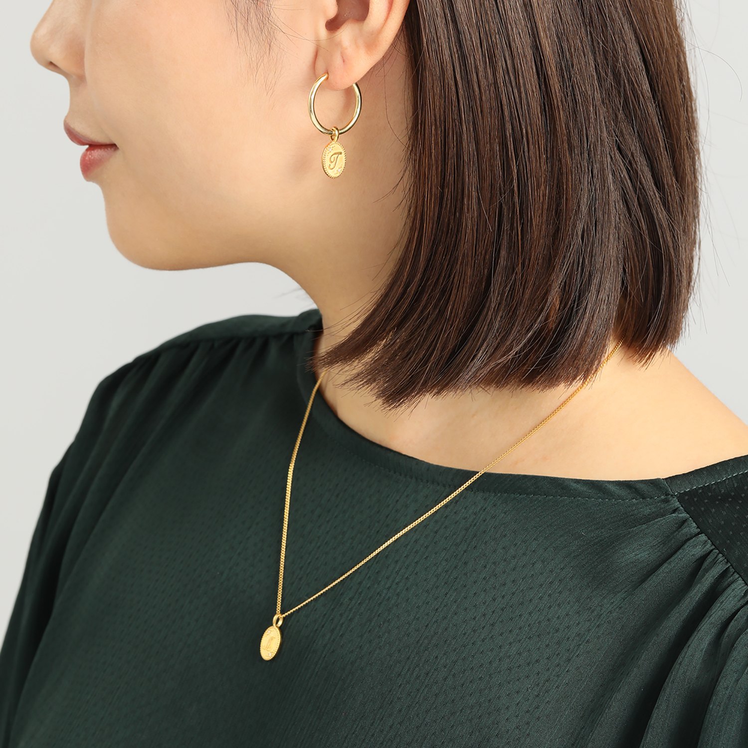 ピュールゴールドジャパン 純金＆天然ダイヤモンド オーバルデザイン イニシャル ペンダントトップ