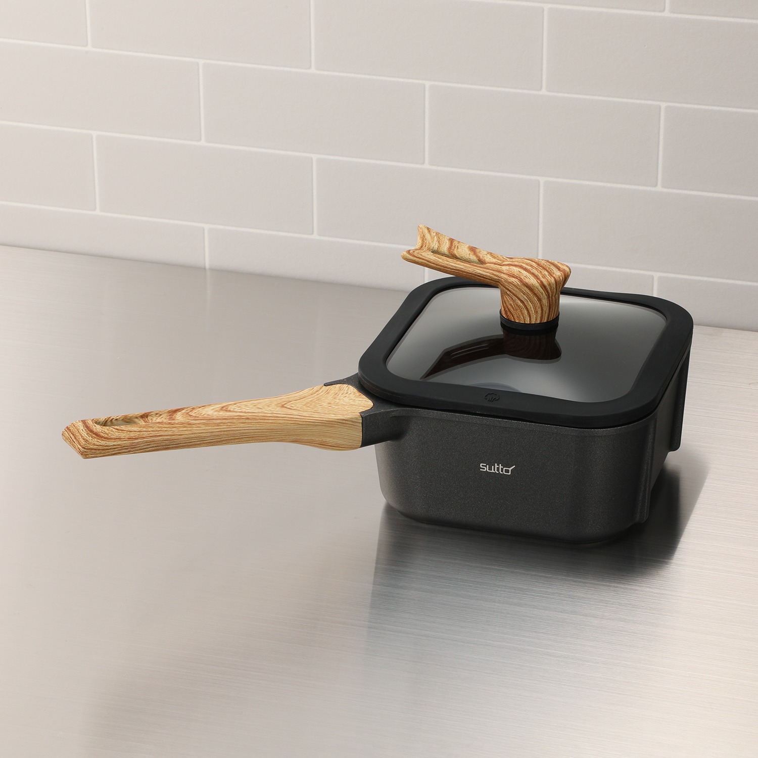 ＜深型１６ｃｍ・フタ付＞ 簡単おいしく料理＆ 立つコンパクト収納！ ｓｕｔｔｏ　フライパン