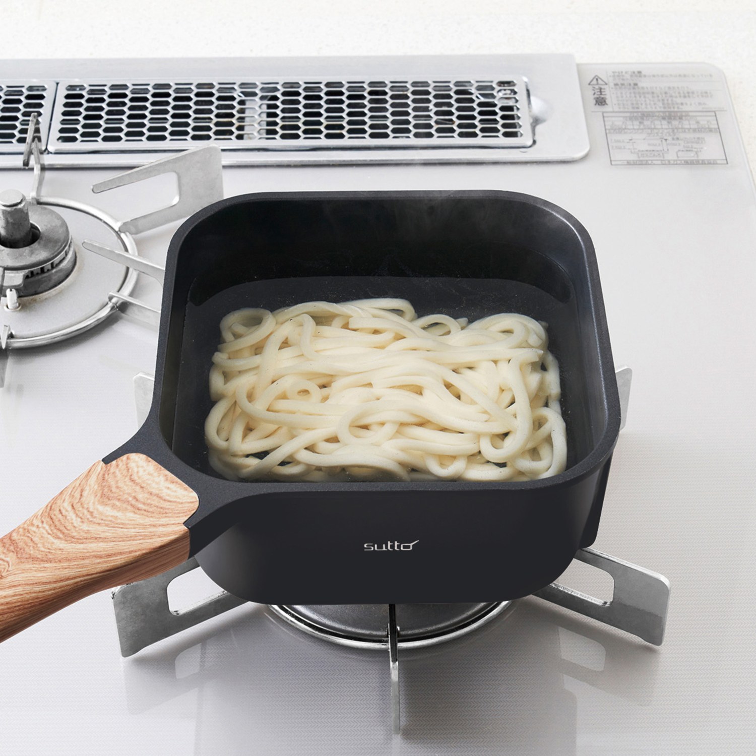 ＜深型１６ｃｍ・フタ付＞ 簡単おいしく料理＆ 立つコンパクト収納！ ｓｕｔｔｏ　フライパン