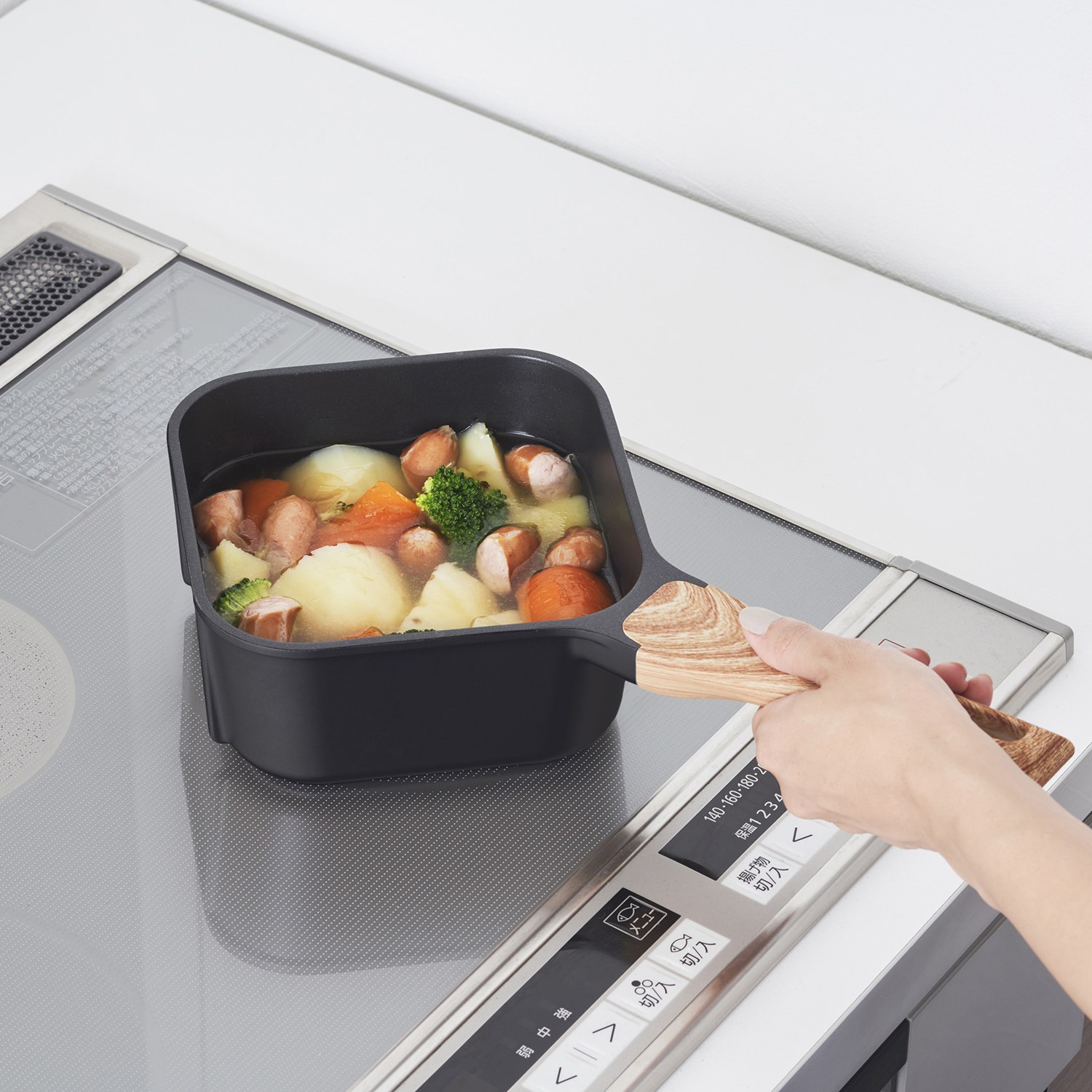 ＜深型１６ｃｍ・フタ付＞ 簡単おいしく料理＆ 立つコンパクト収納！ ｓｕｔｔｏ　フライパン