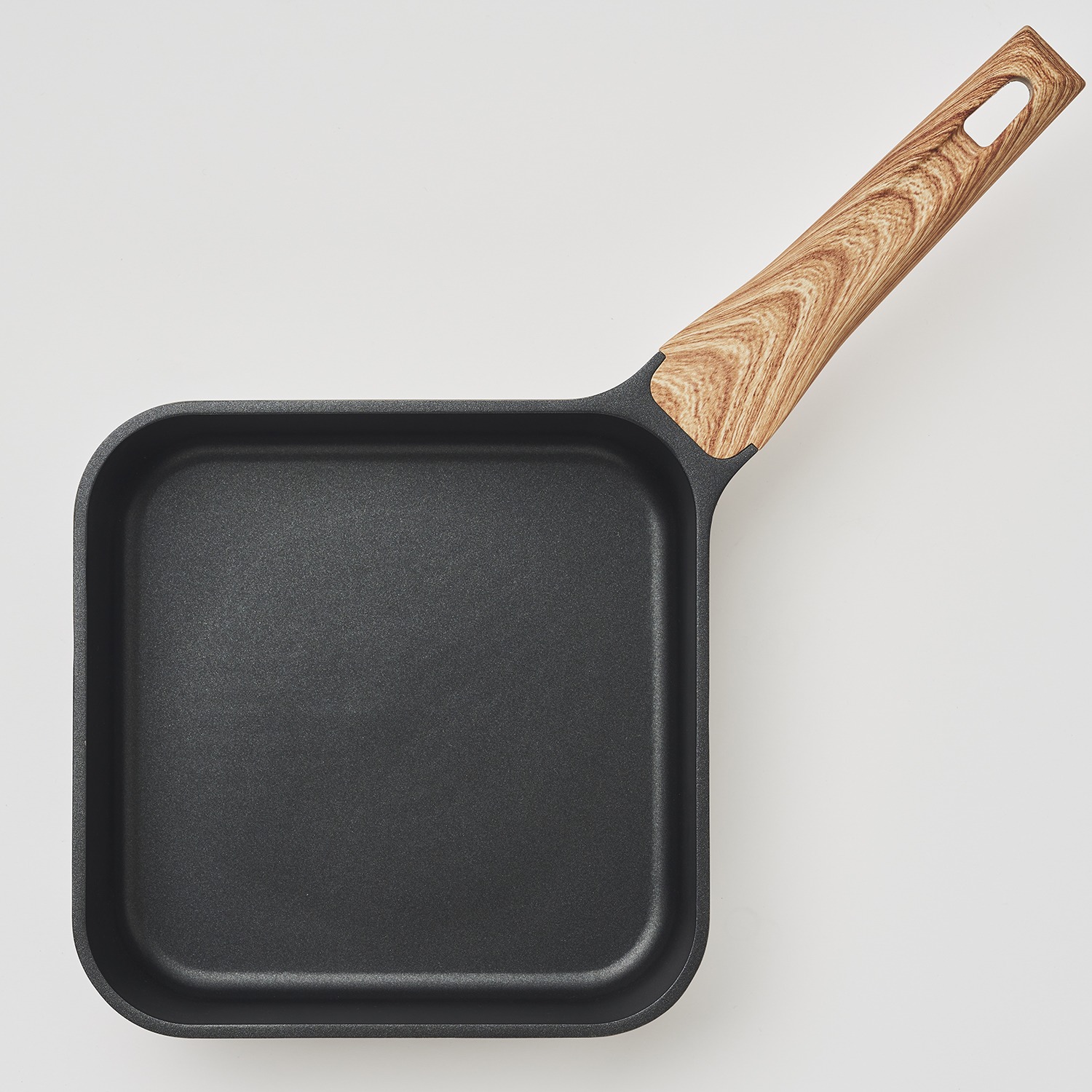 ＜２０ｃｍ・フタ付＞ 簡単おいしく料理＆ 立つコンパクト収納！ ｓｕｔｔｏ　フライパン 