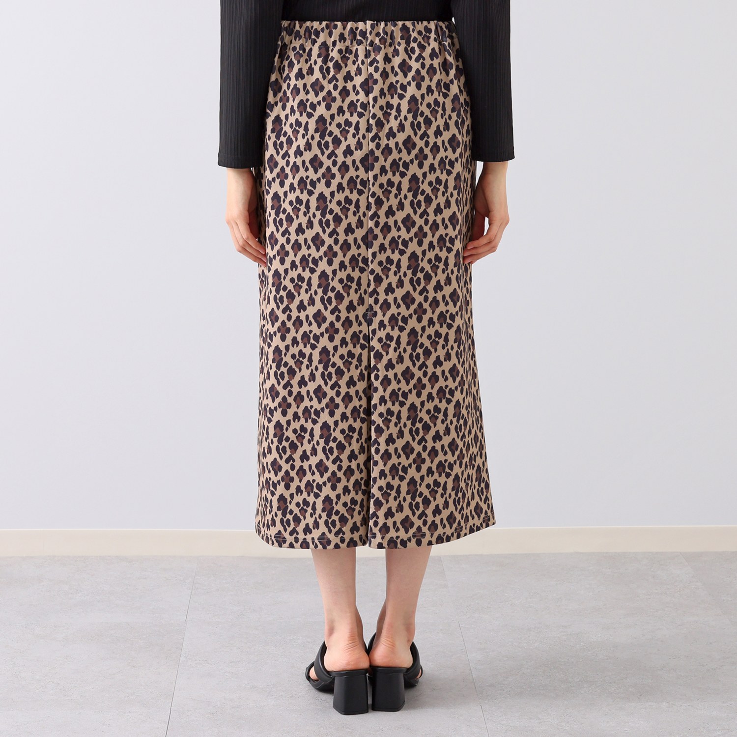 シルバーミントシュガー 布帛風カットソーの 見せかけタイトな のびのびロングスカート