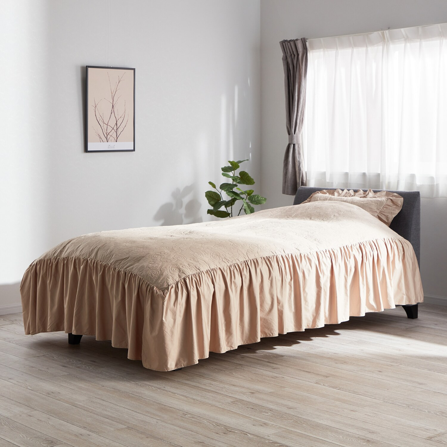 ｎｉｓｈｉｋａｗａ　西川 おふとんに掛けて 除湿・消臭・防カビ・抗菌 ローズ刺しゅう フリル付ベッドスプレッド ＜ダブル＞ 