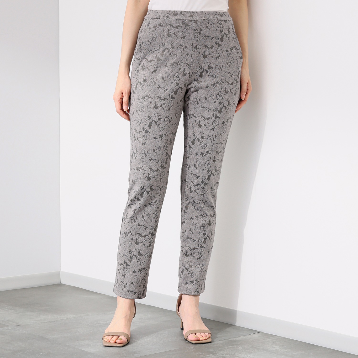 上質ごこち アンティークローズ ジャガード シガレットパンツ