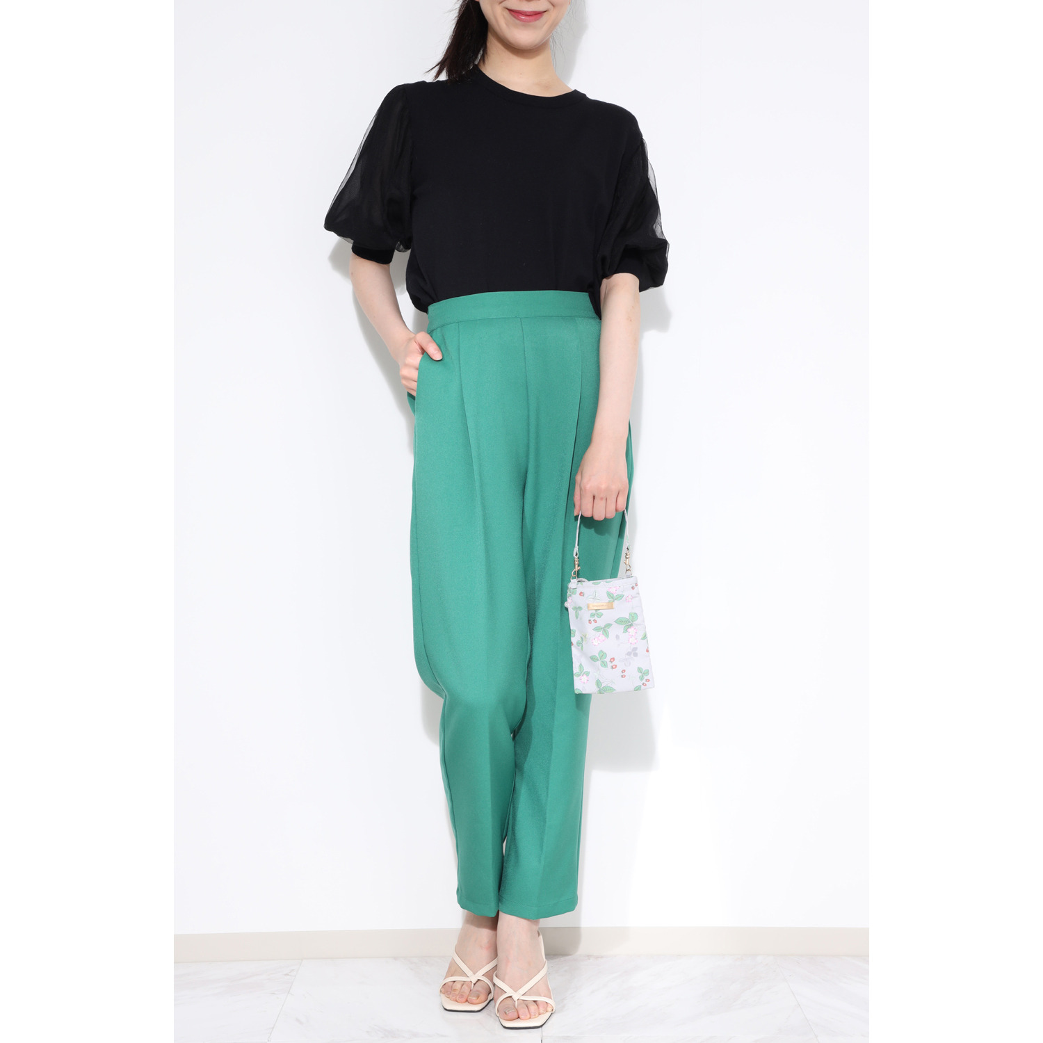 ウェッジウッド ワイルドストロベリー はっ水 ショルダーストラップ付 ペットボトルホルダー