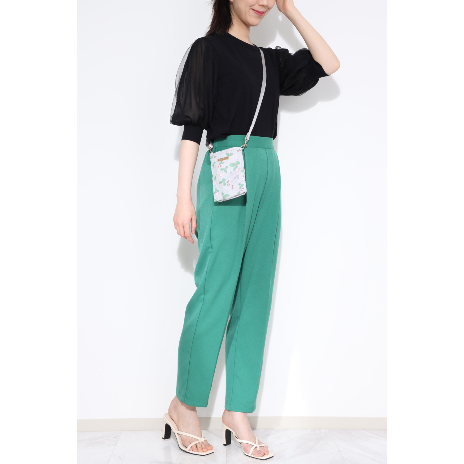 ウェッジウッド ワイルドストロベリー はっ水 ショルダーストラップ付 ペットボトルホルダー