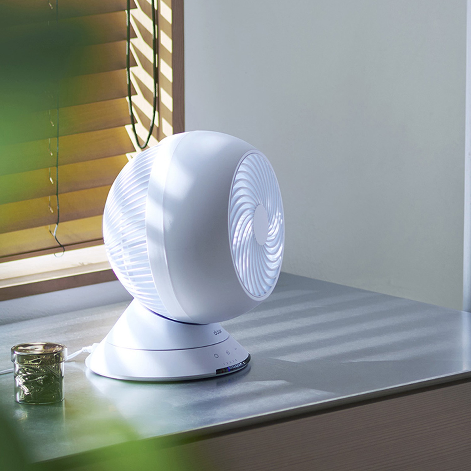 デュクス やさしい風も パワフルな風もおまかせ！ グローブ ３Ｄサーキュレーター 