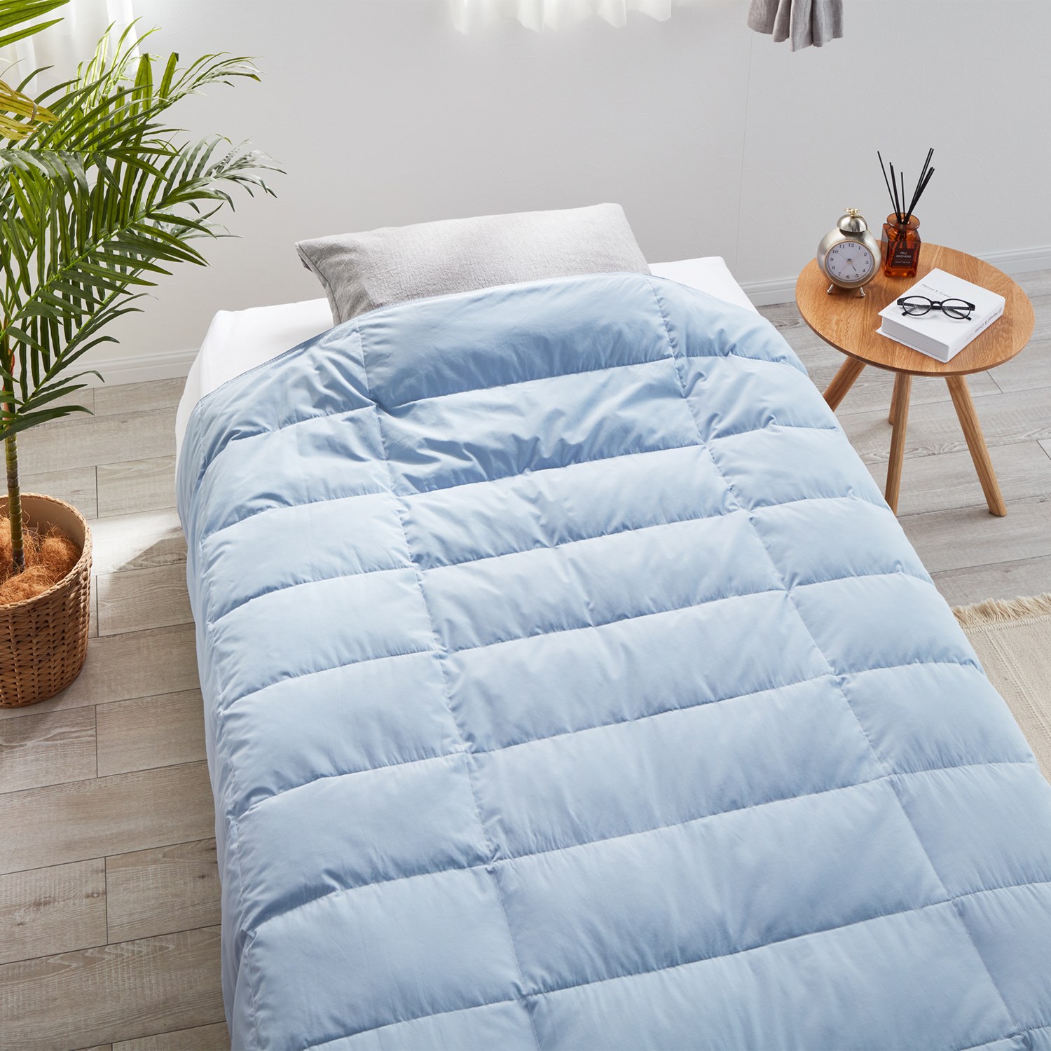 ＜ダブル＞西川 英国産ダウン ひんやり＆綿混生地の リバーシブルで使える！ 洗えるダウンケット “ターンクール” 