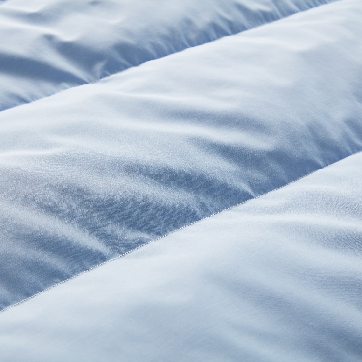 ＜ダブル＞西川 英国産ダウン ひんやり＆綿混生地の リバーシブルで使える！ 洗えるダウンケット “ターンクール” 