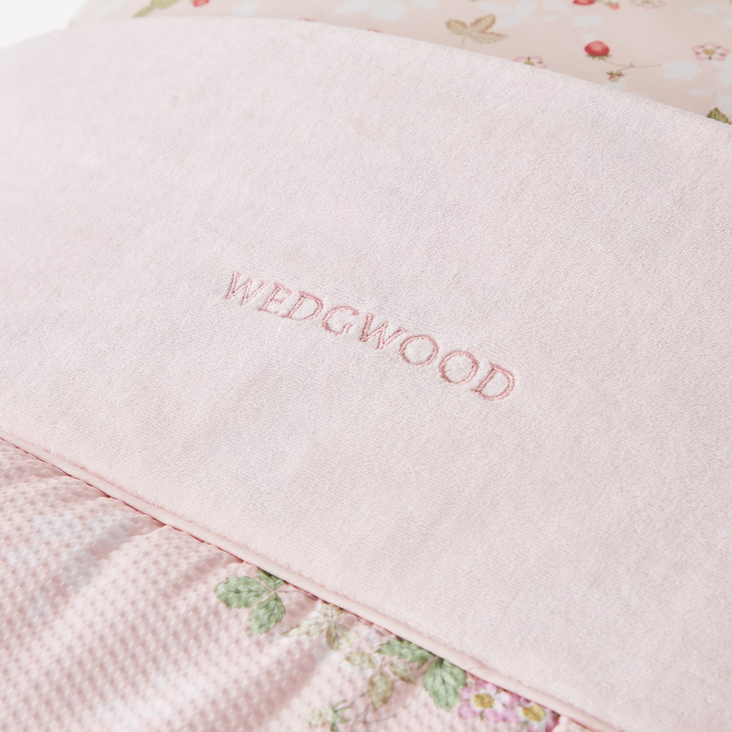 ＜シングル＞ウェッジウッド ワイルドストロベリー さらふわコットン 肌掛けふとん 