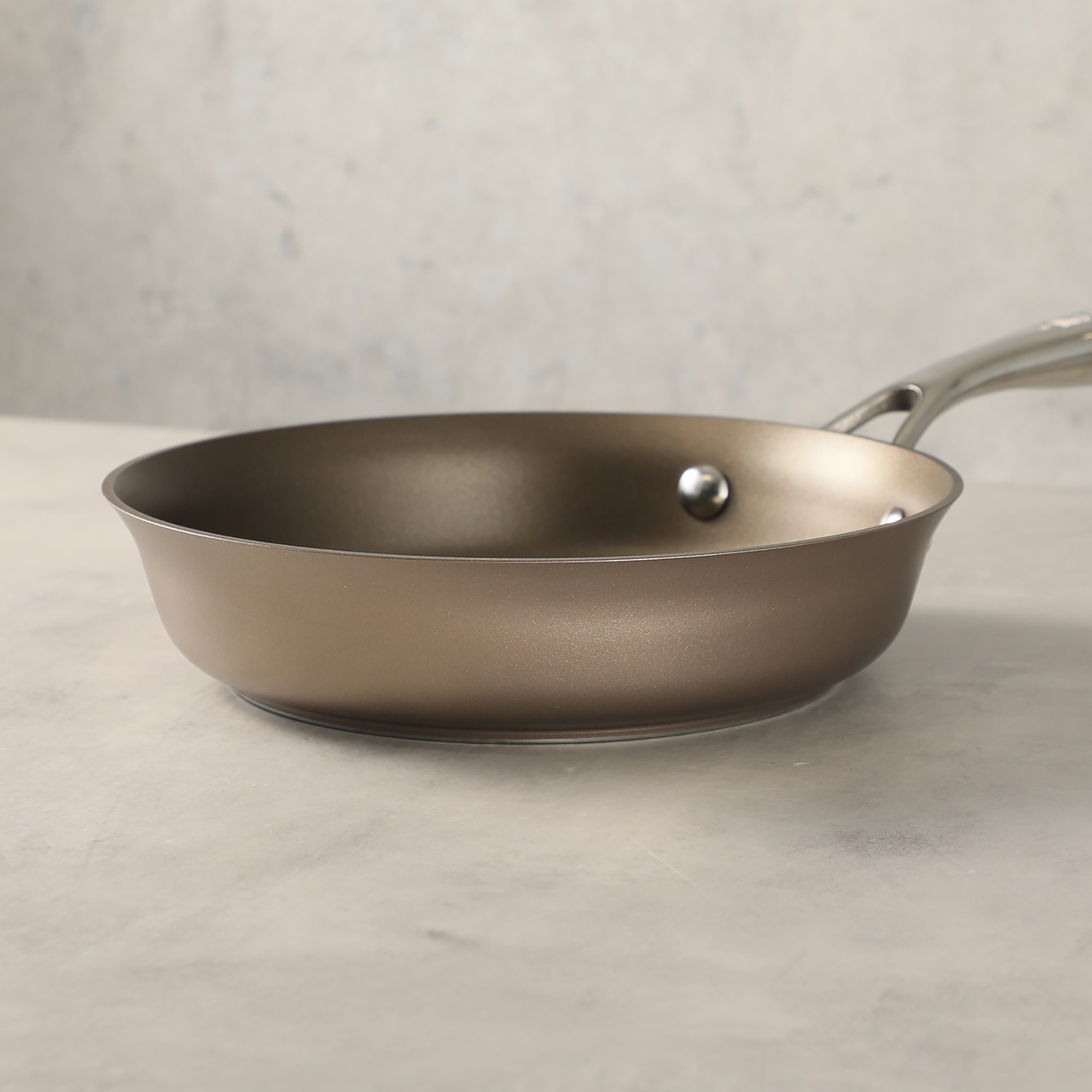 ＜２１ｃｍ＞マイヤー サーキュロンフライパン シャンパンカラー 