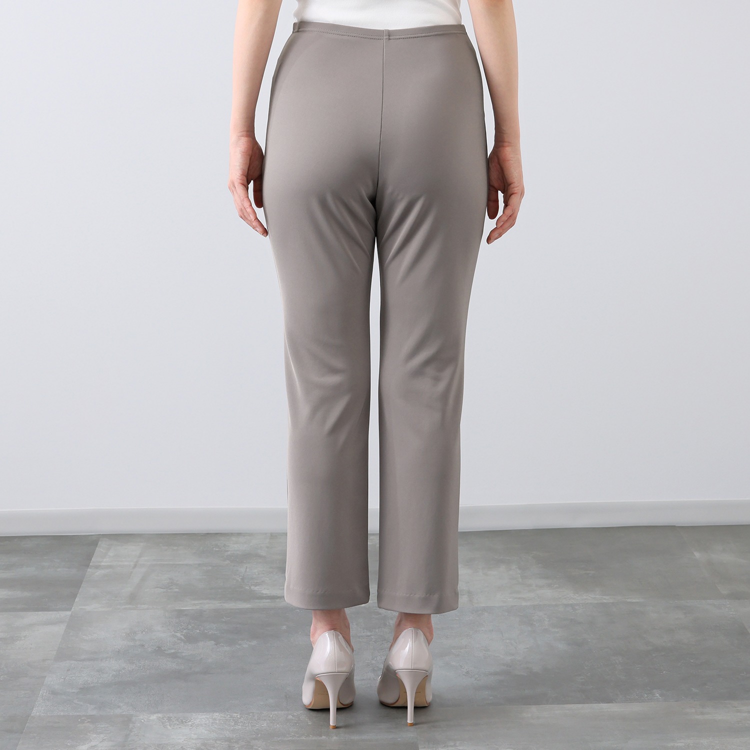 上質ごこち 接触冷感 ソアロン ストレートパンツ ＜股下６５ｃｍ＞