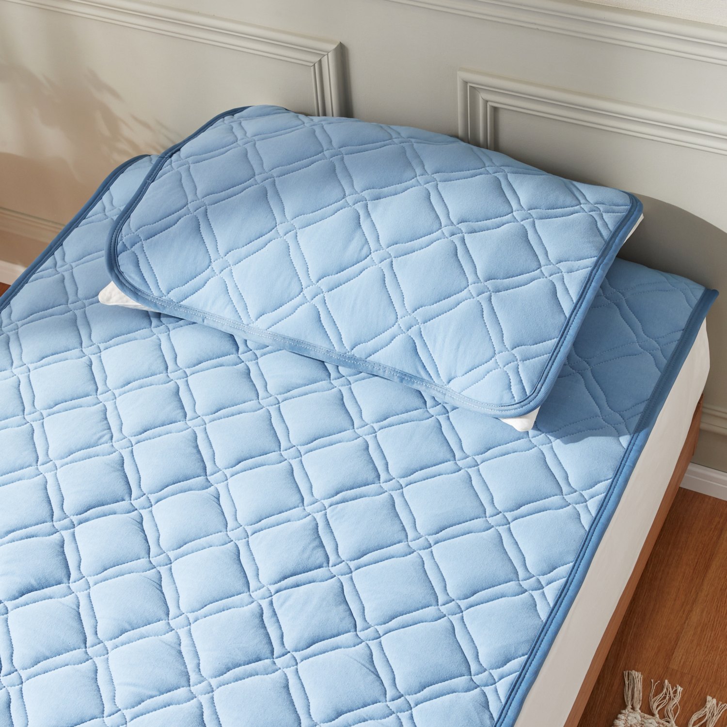 マジカルドライ 防ダニ加工わた入り 除湿・消臭 敷きパッド ＜シングル＞ 