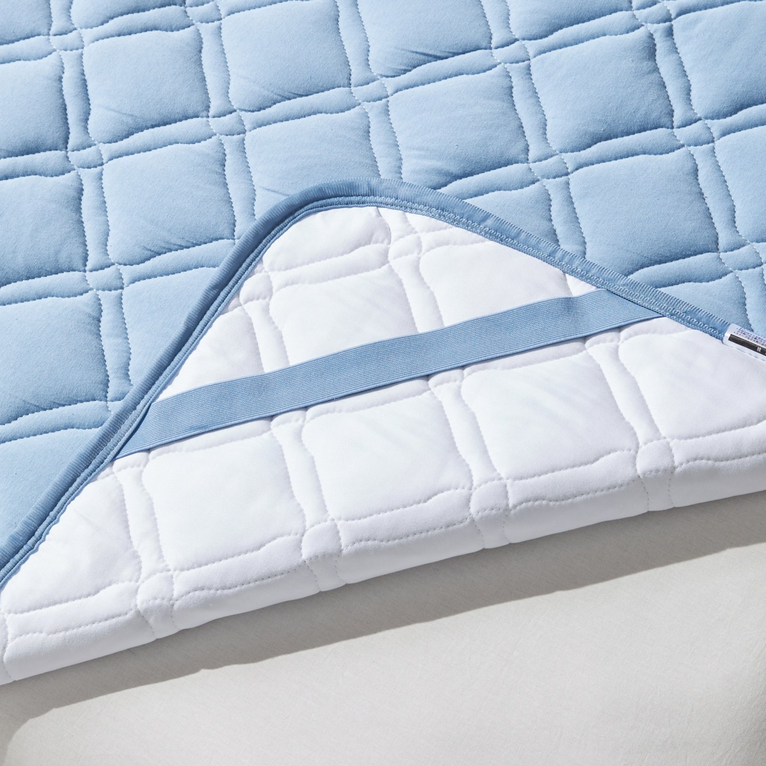 マジカルドライ 防ダニ加工わた入り 除湿・消臭 敷きパッド ＜シングル＞ 