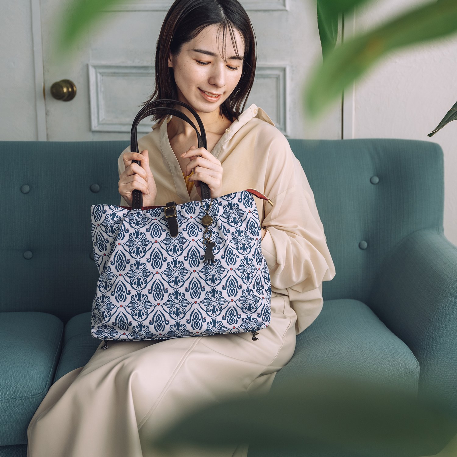 アオネコ ネコ足トートバッグ ＜保護ネコ寄付チケット １２５０円分付＞