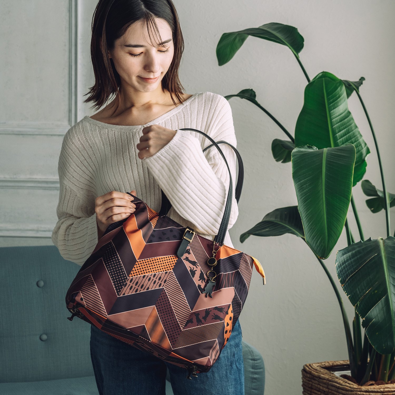 アオネコ ネコ足トートバッグ ＜保護ネコ寄付チケット １２５０円分付＞