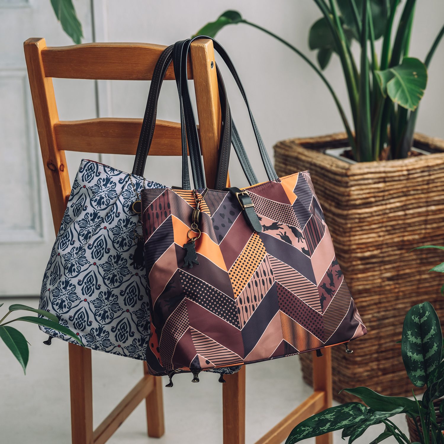 アオネコ ネコ足トートバッグ ＜保護ネコ寄付チケット １２５０円分付＞