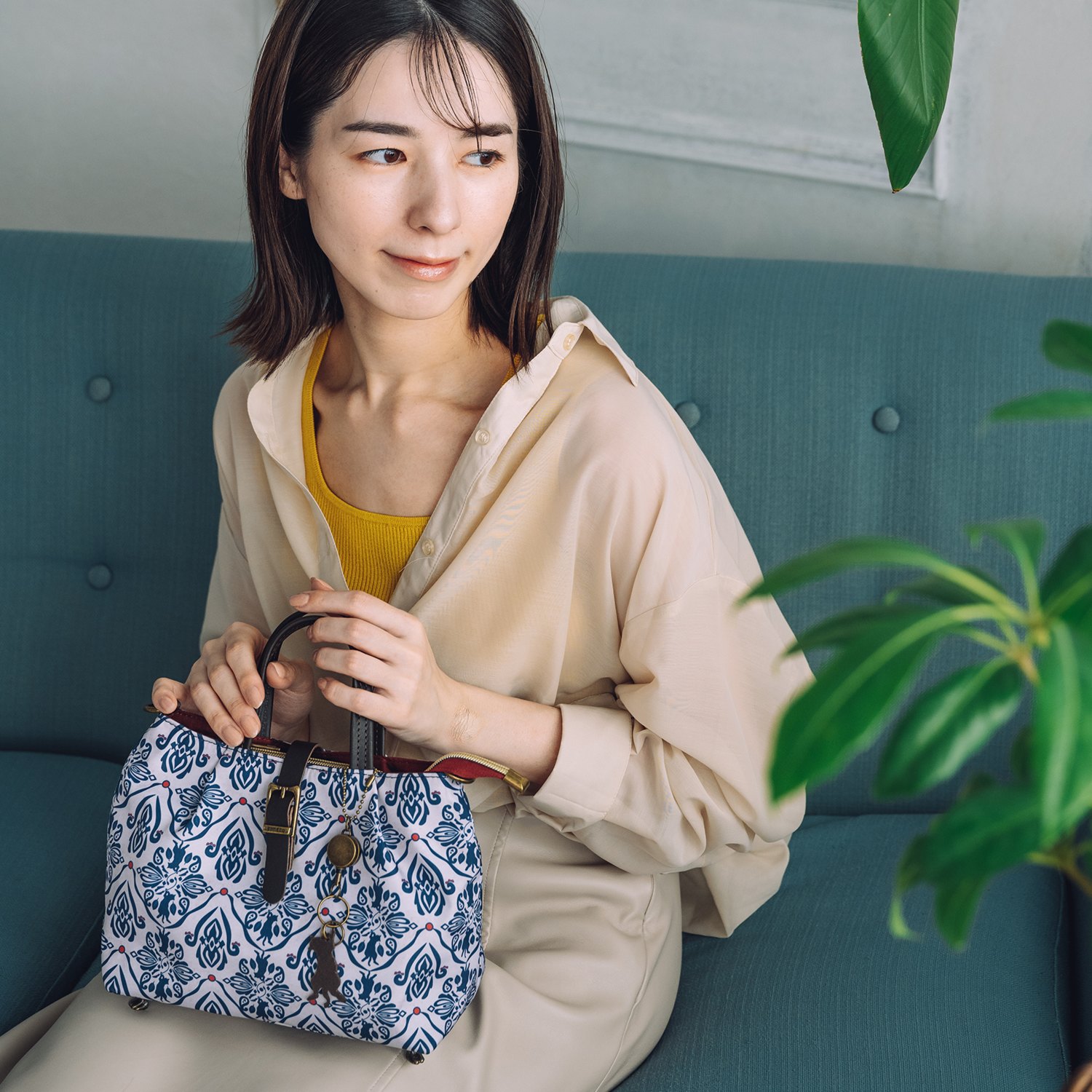 アオネコ ネコ足 ２ウェイ ミニショルダーバッグ ＜保護ネコ寄付チケット ９００円分付＞