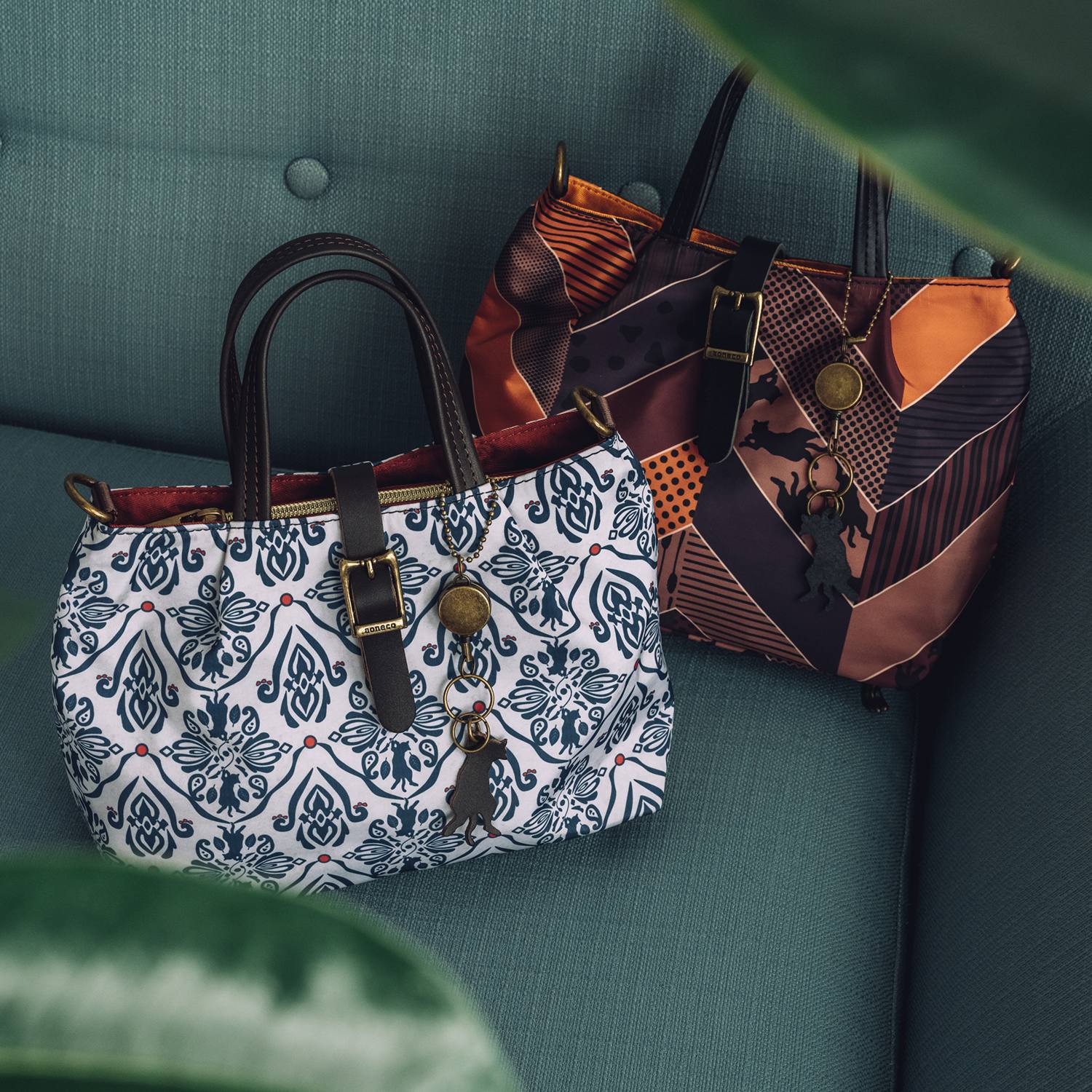 アオネコ ネコ足 ２ウェイ ミニショルダーバッグ ＜保護ネコ寄付チケット ９００円分付＞