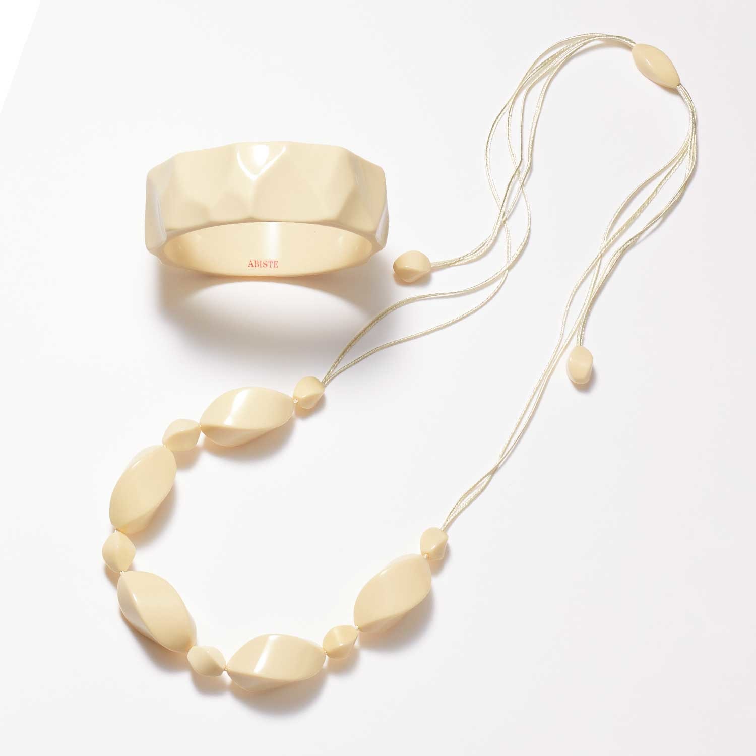 アイボリーナ アイボリーカラー デザイン ロングネックレス