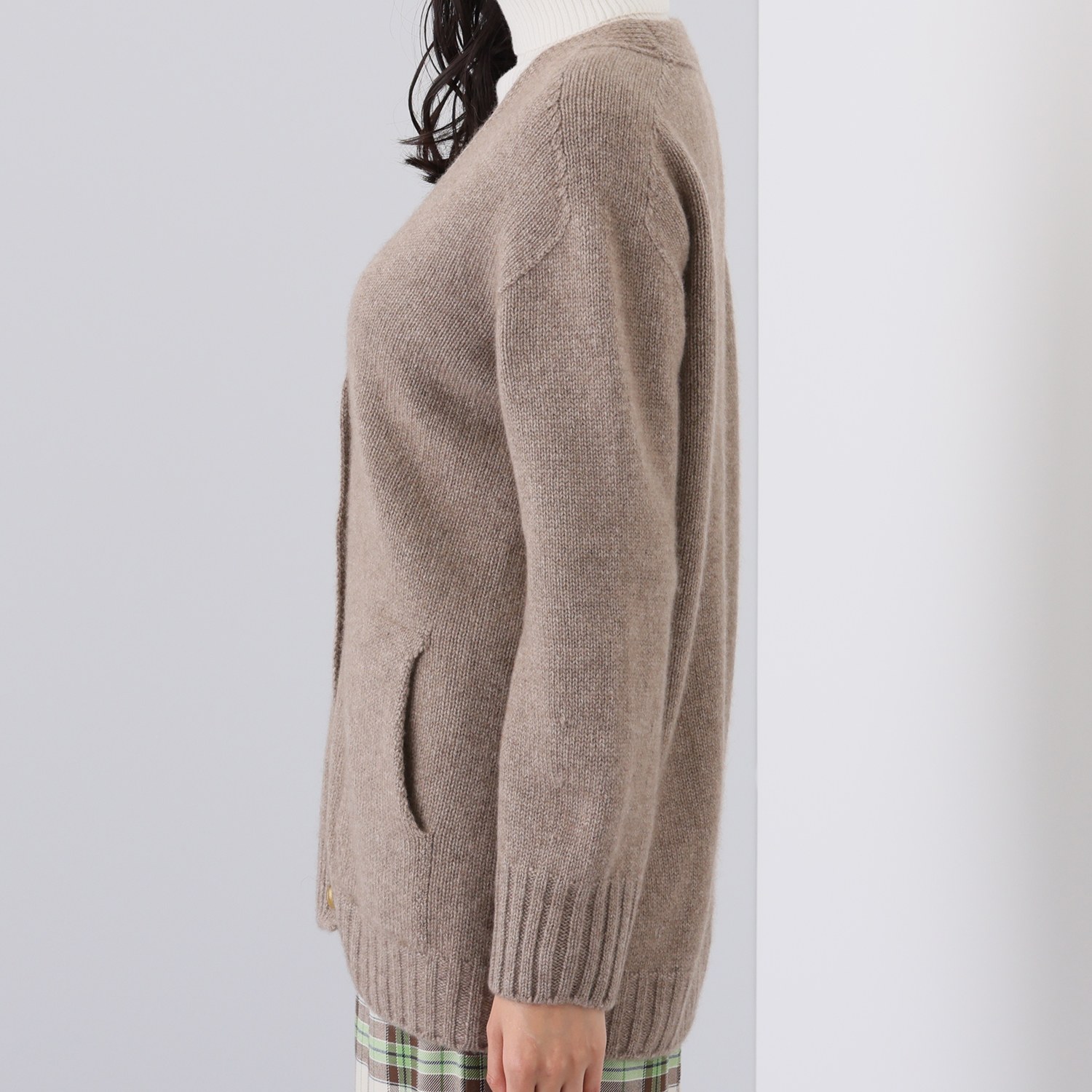 ルーエン　ローズ 内モンゴル産カシミヤ Ｖネックカーディガン