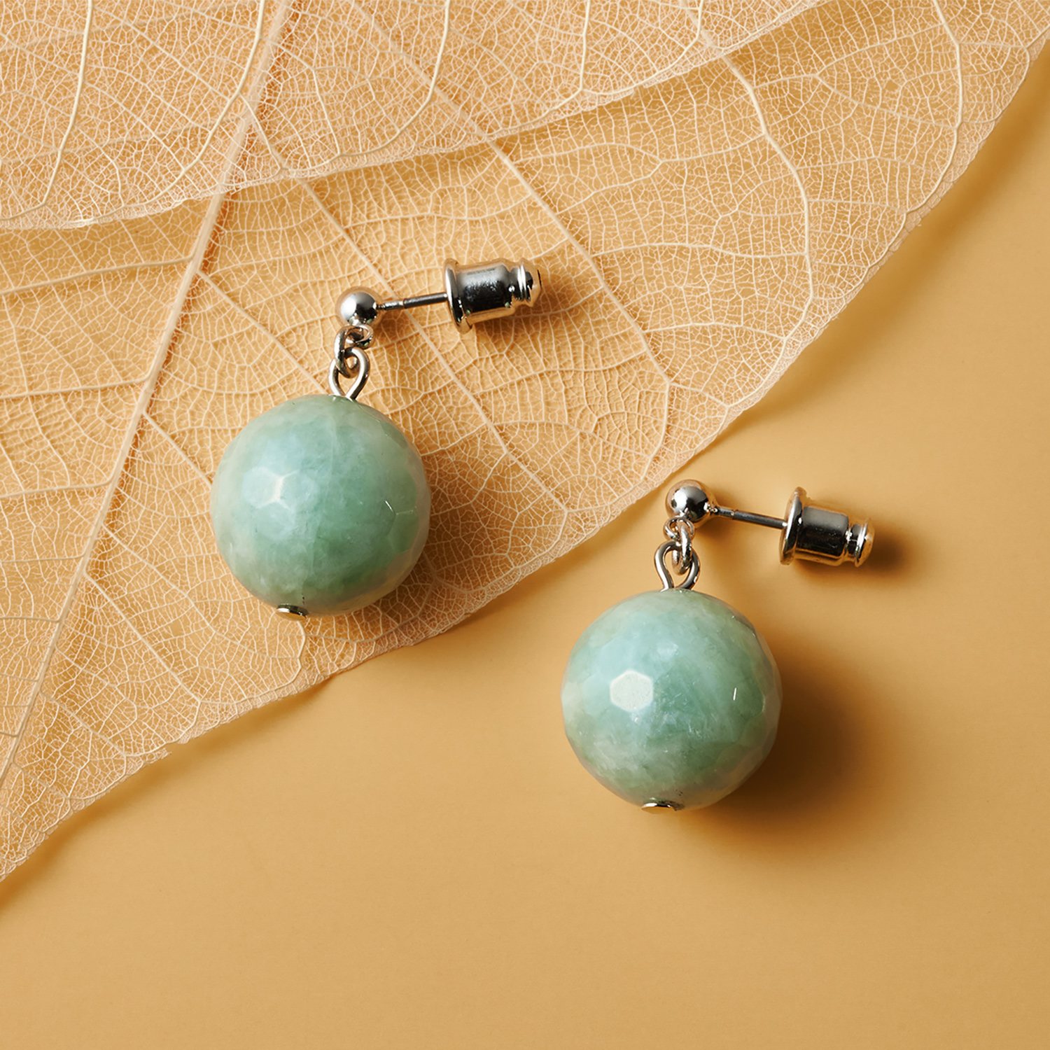 無着色本翡翠 ボリュームスウィング イヤリング／ピアス