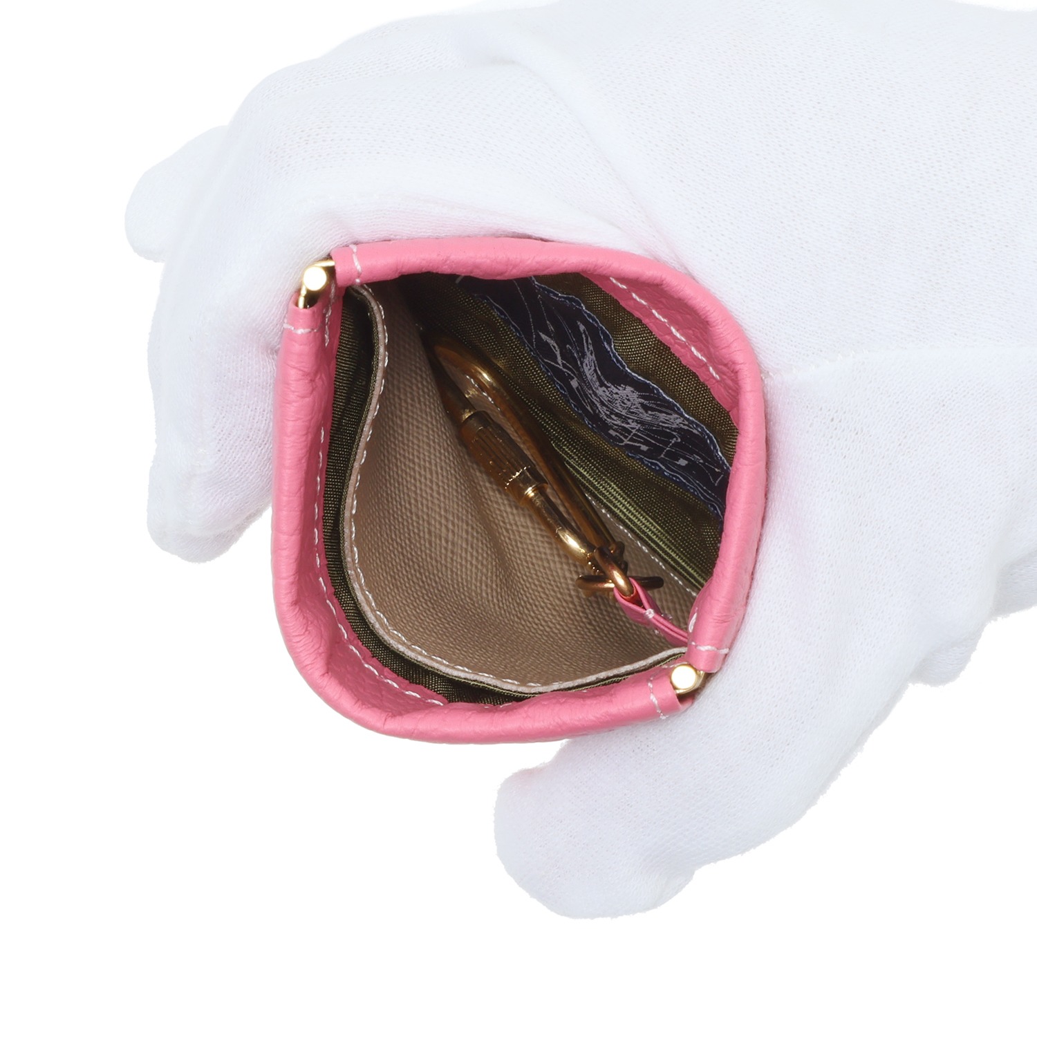 エーディーエムジェイ ＴＨＥ　ＢＥＥ 牛革シュリンク型押し チャームパス